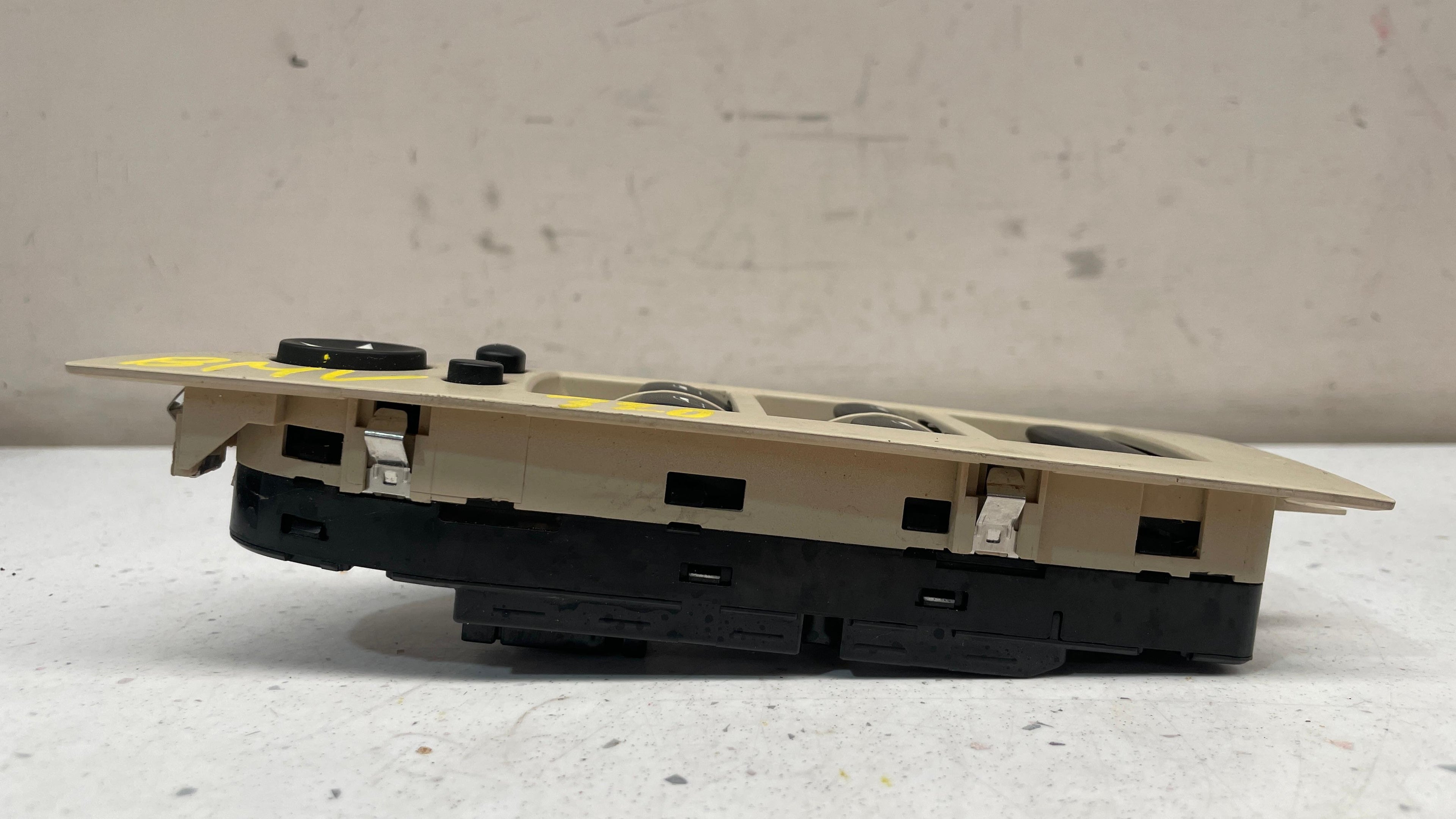 9217367-05 BMW E93 FRONT LEFT DOOR WINDOW SWITCH