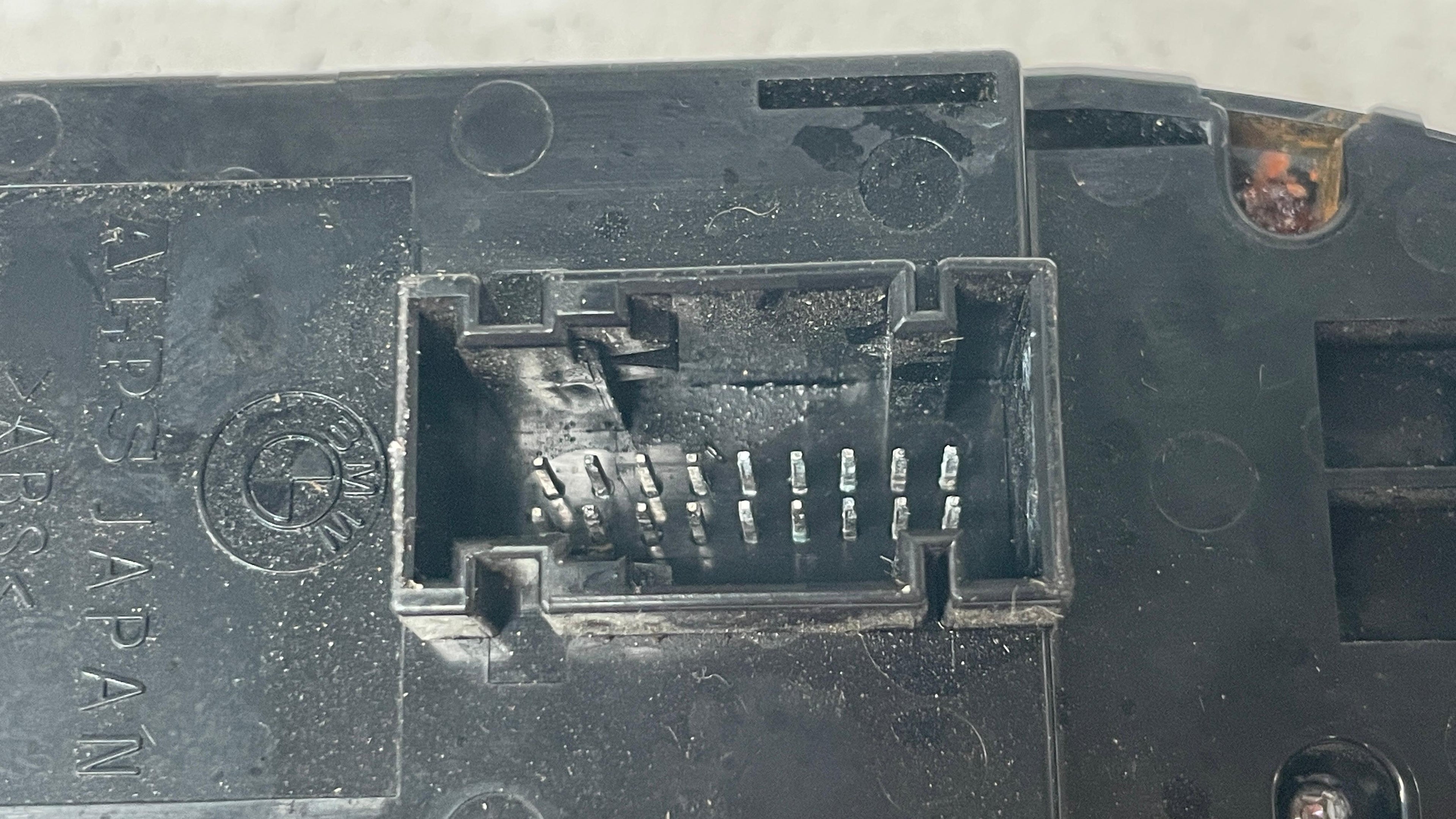 9217367-05 BMW E93 FRONT LEFT DOOR WINDOW SWITCH