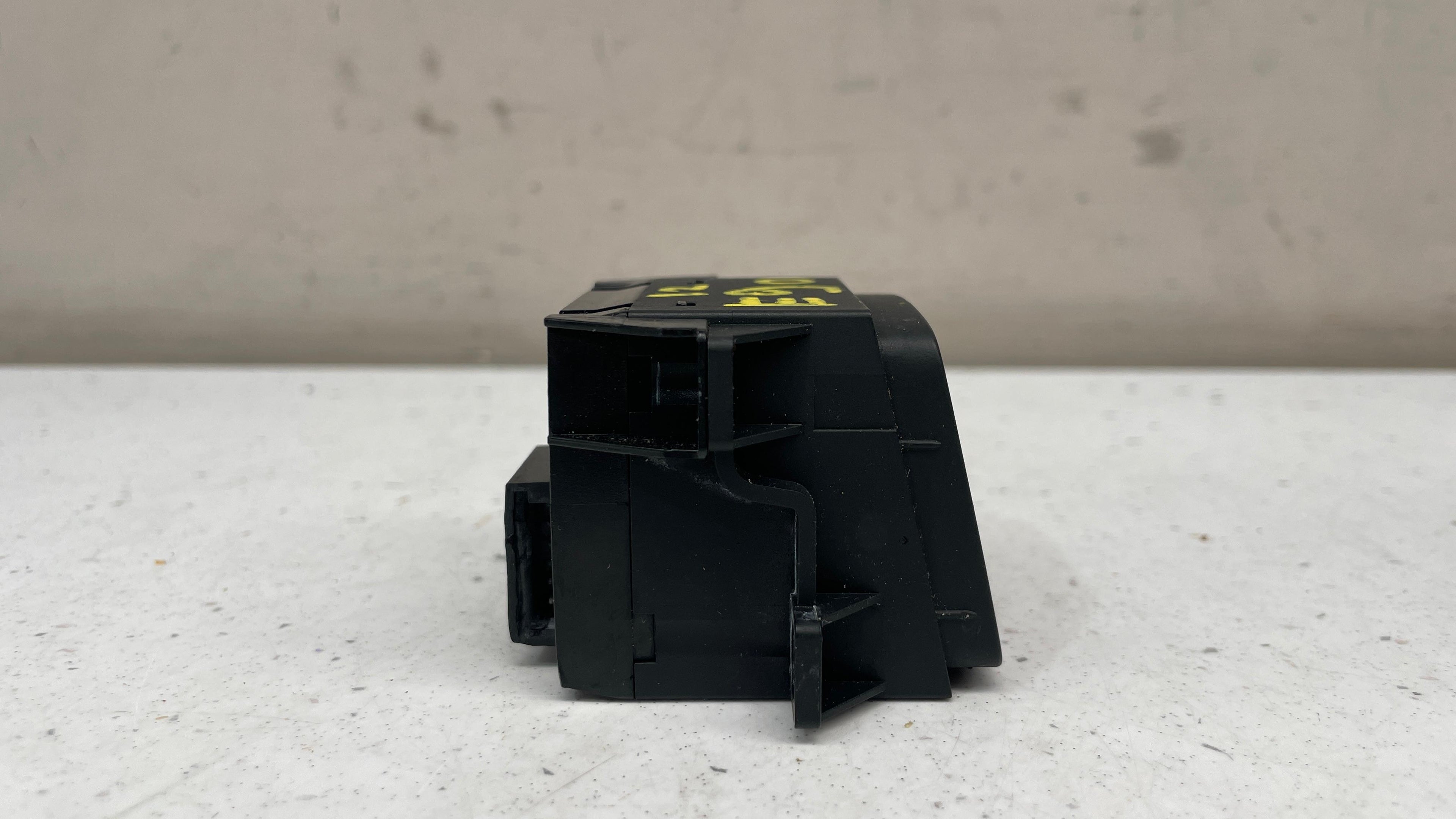 918567501 BMW E90 CONVERTIBLE ROOF CONTROLLER