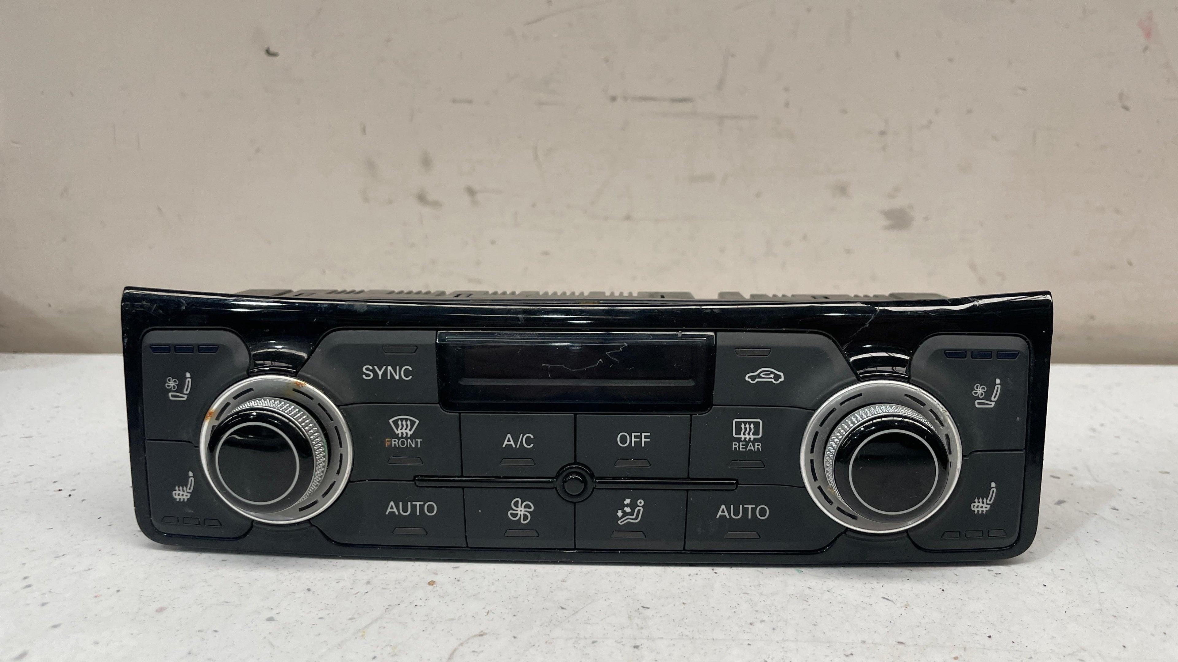 4H0820043P AUDI A8 CLIMATE CONTROL FRONT AC