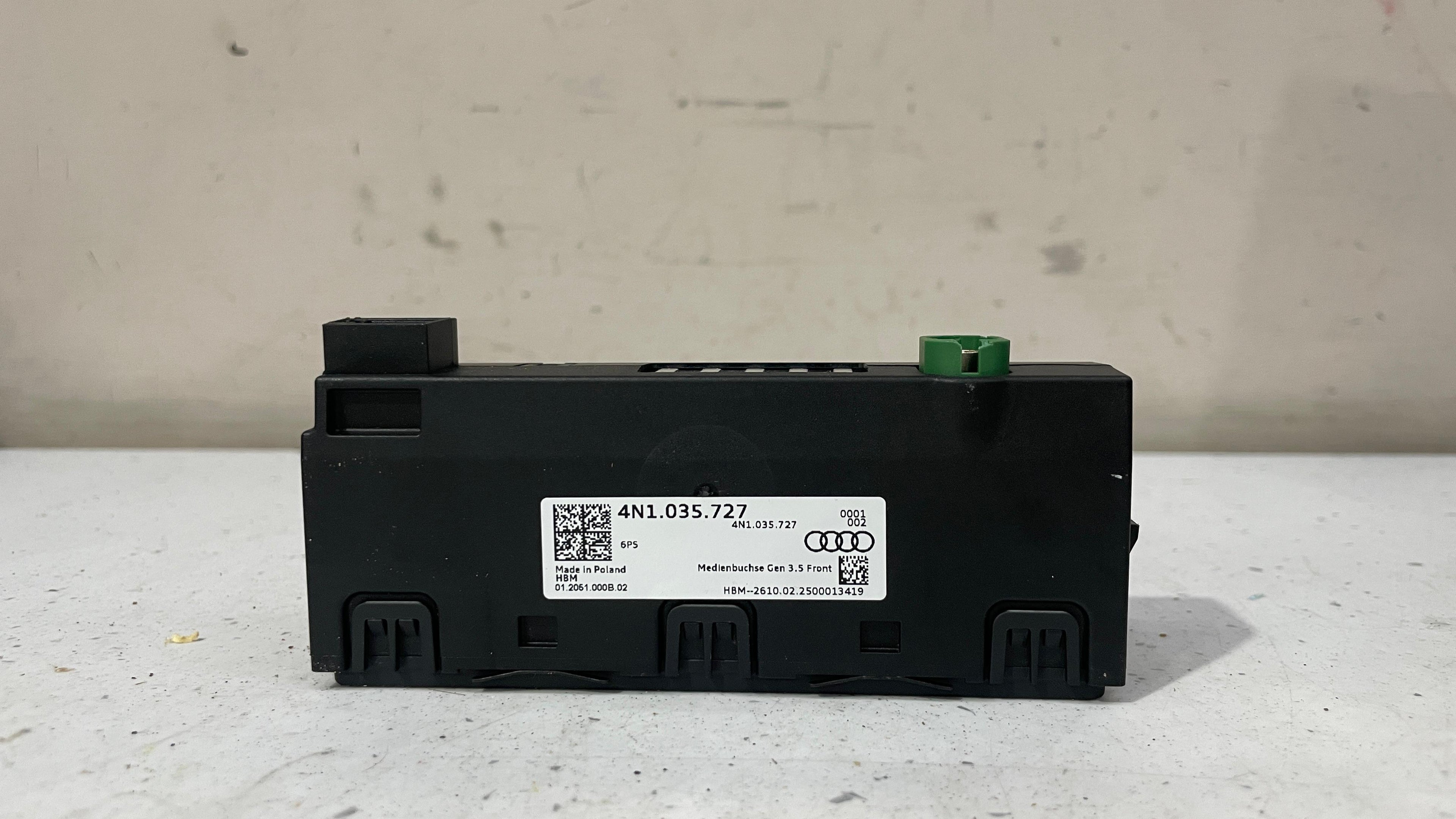 4N1035727 AUDI Q7 USB WIRELESS CHARGER PORT MODULE