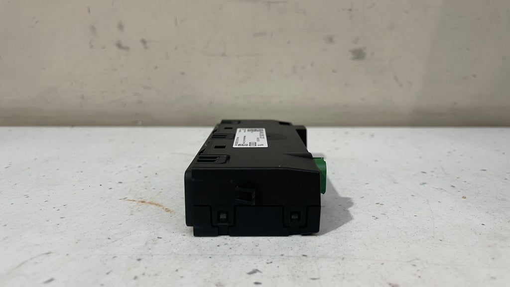 4N1035727 AUDI Q7 USB WIRELESS CHARGER PORT MODULE