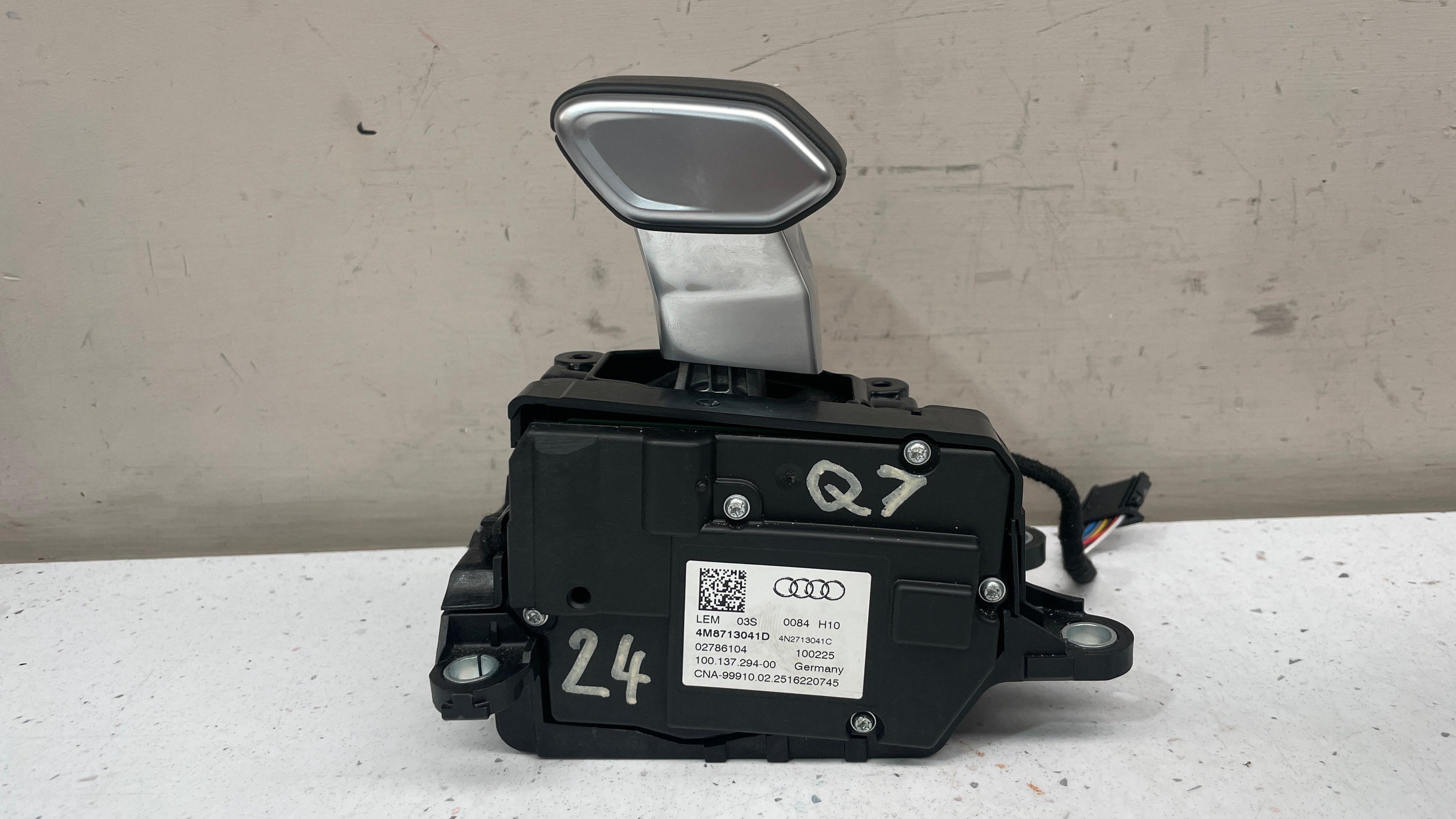 4M8713041D AUDI Q7 GEAR SELECTOR LEVER AUTOMATIC GEARBOX