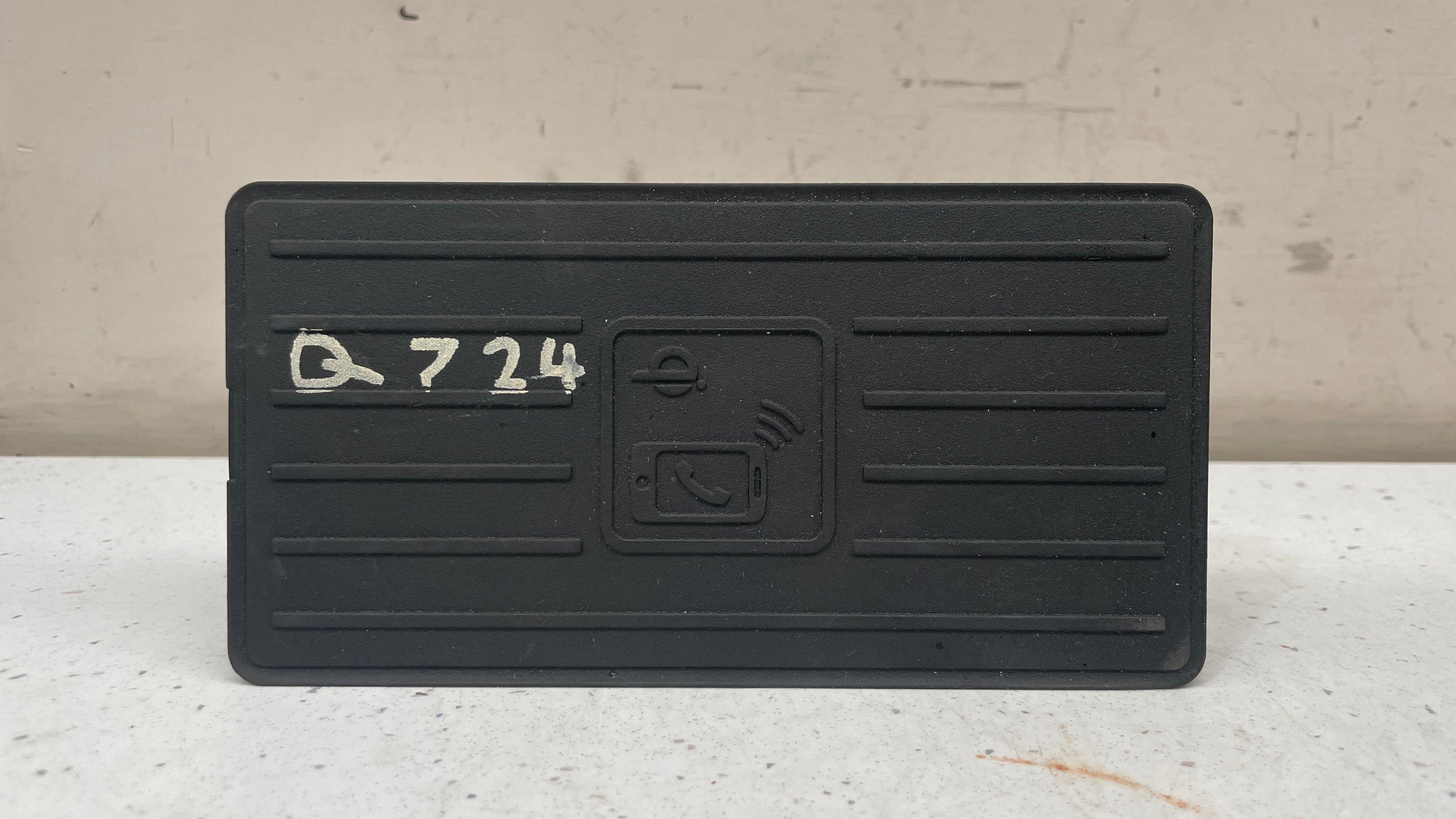 4N0035502B AUDI Q7 WIRELESS PHONE CHARGING MODULE