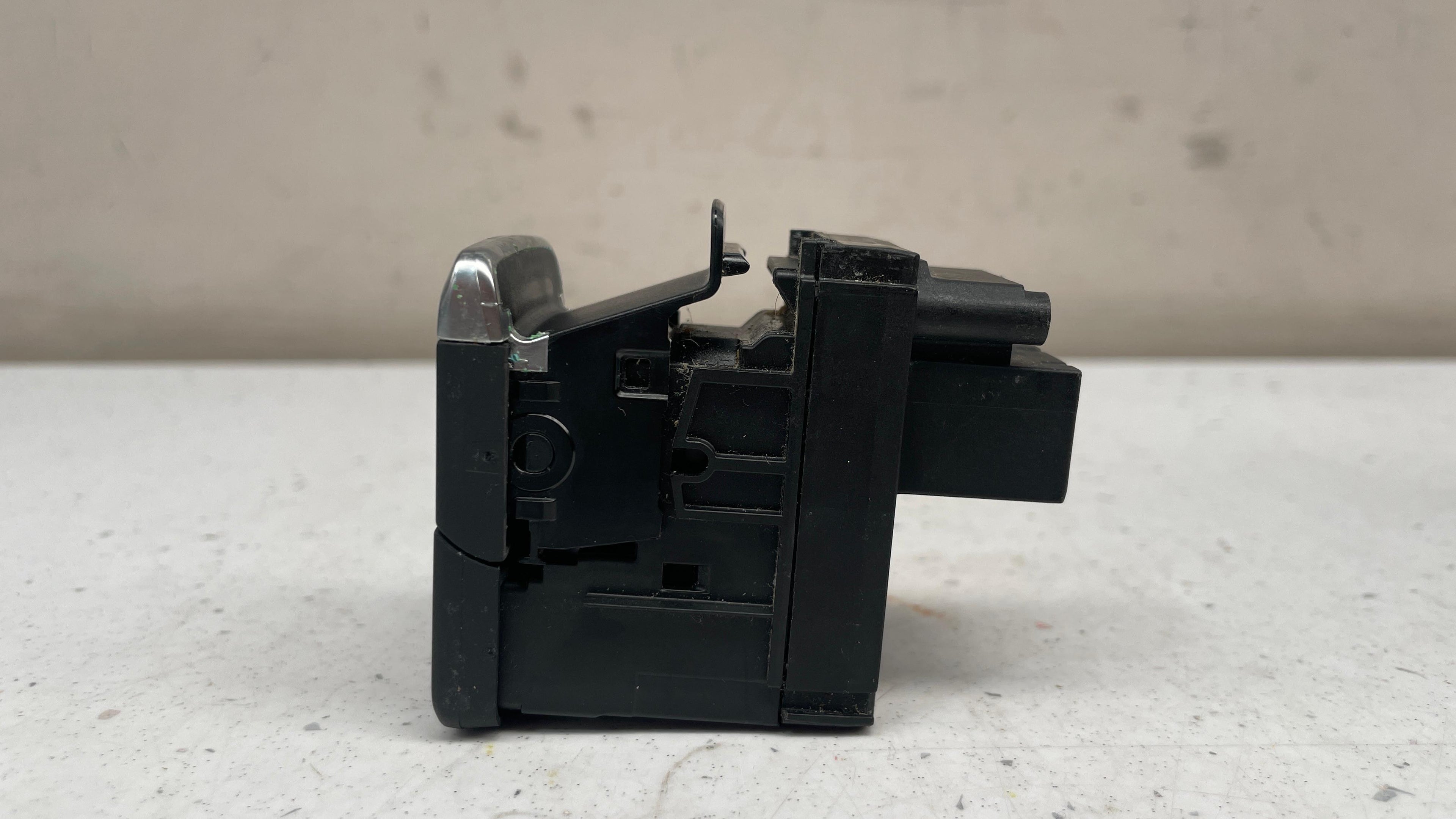 4H1927225C AUDI A8 GENUINE ELECTRONIC PARKING BRAKE