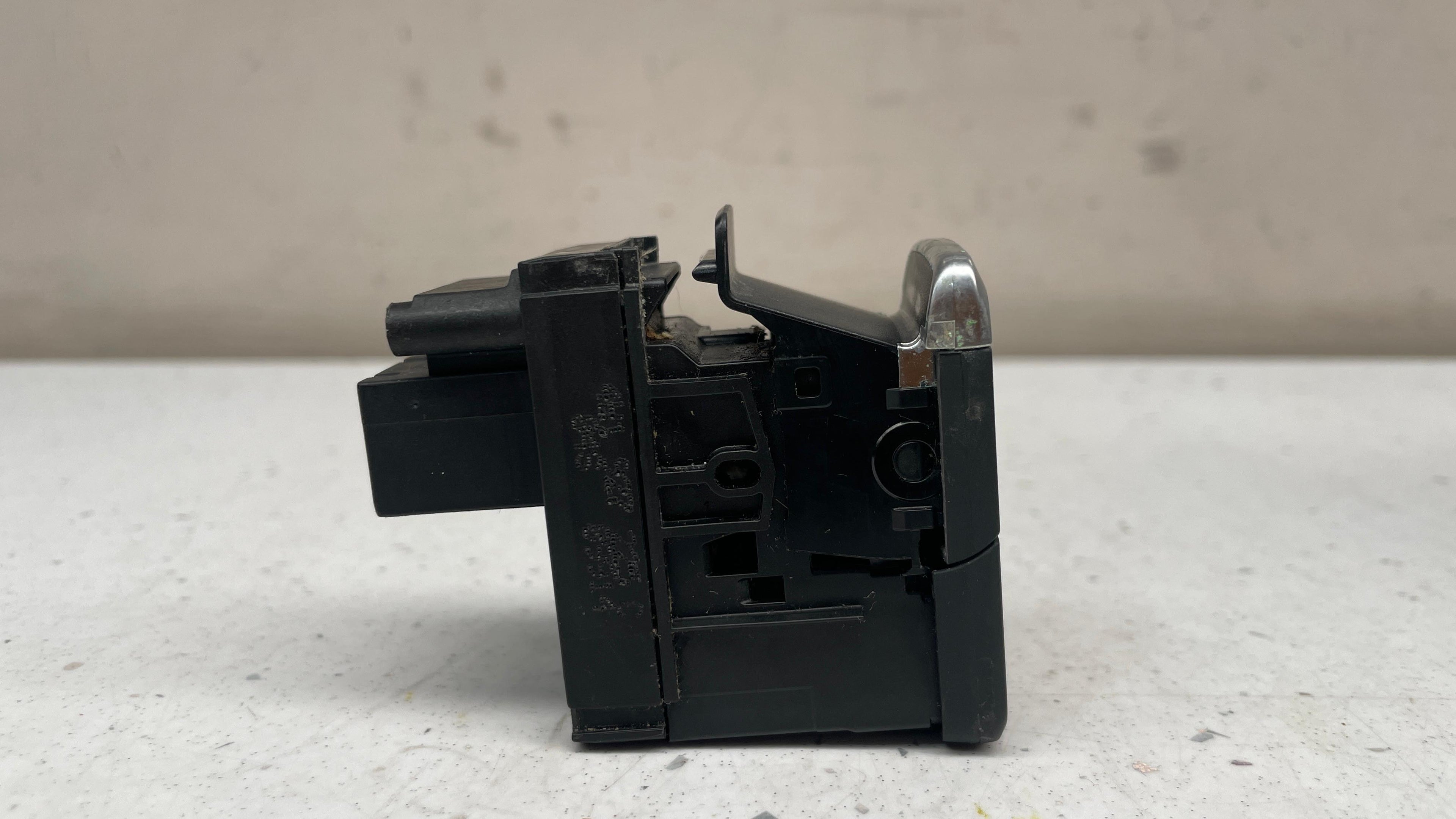 4H1927225C AUDI A8 GENUINE ELECTRONIC PARKING BRAKE