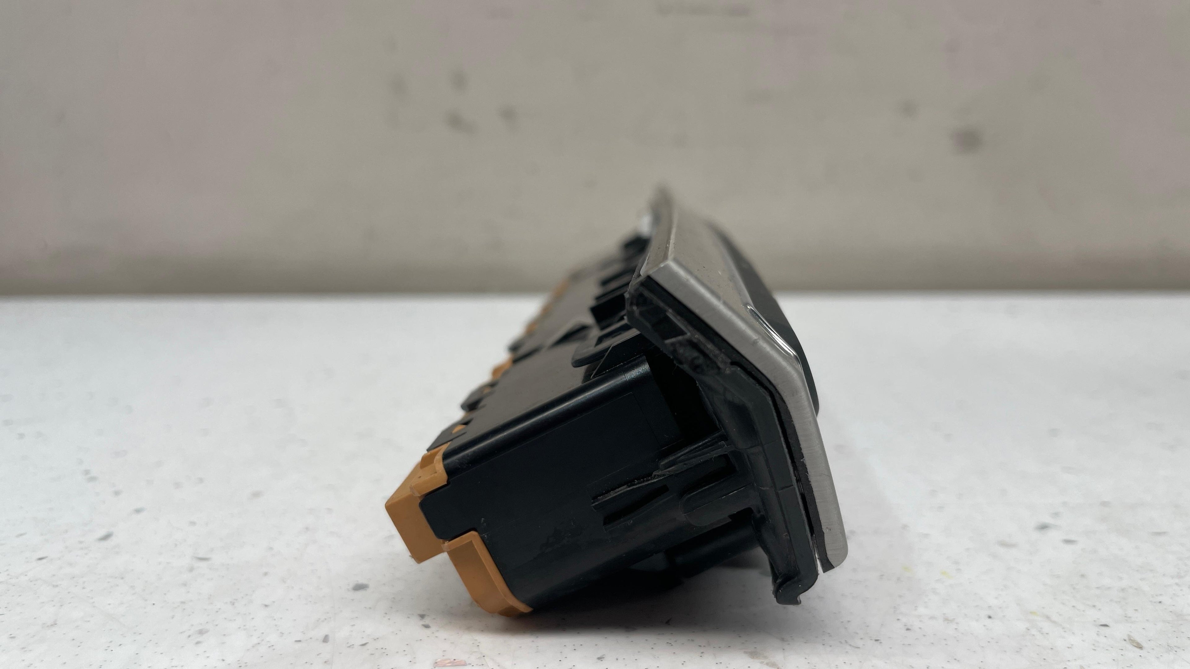 4M0925301L  AUDI CENTER CONSOLE BUTTON SWITCH PANEL