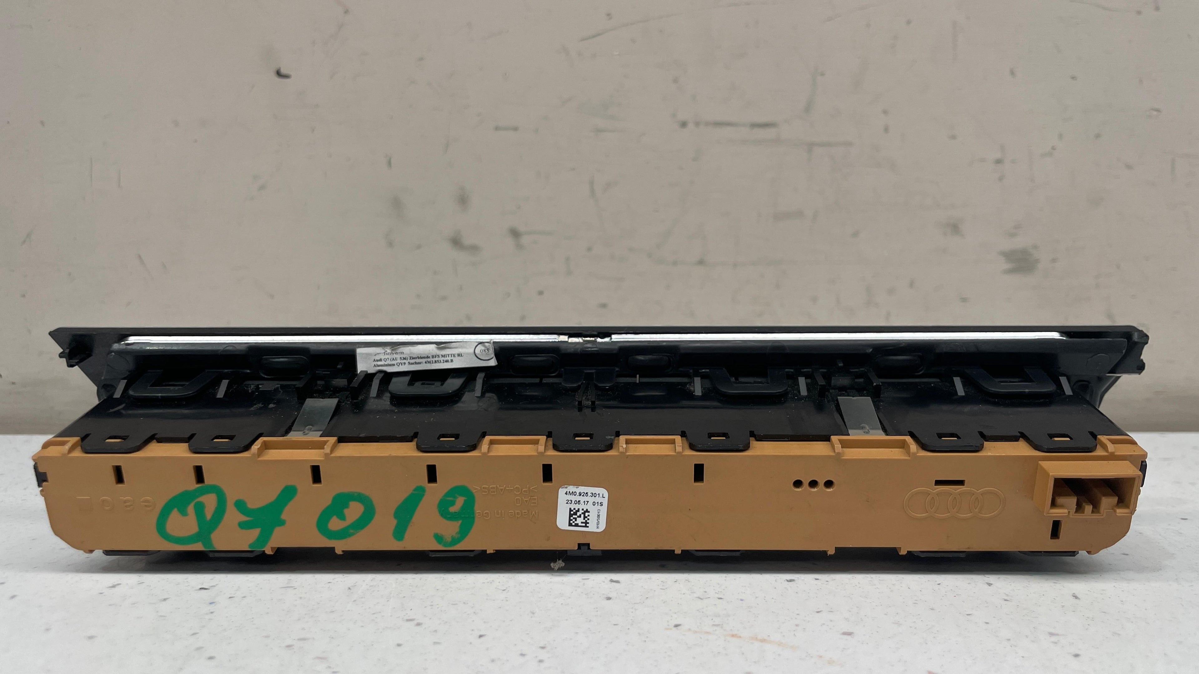4M0925301L  AUDI CENTER CONSOLE BUTTON SWITCH PANEL