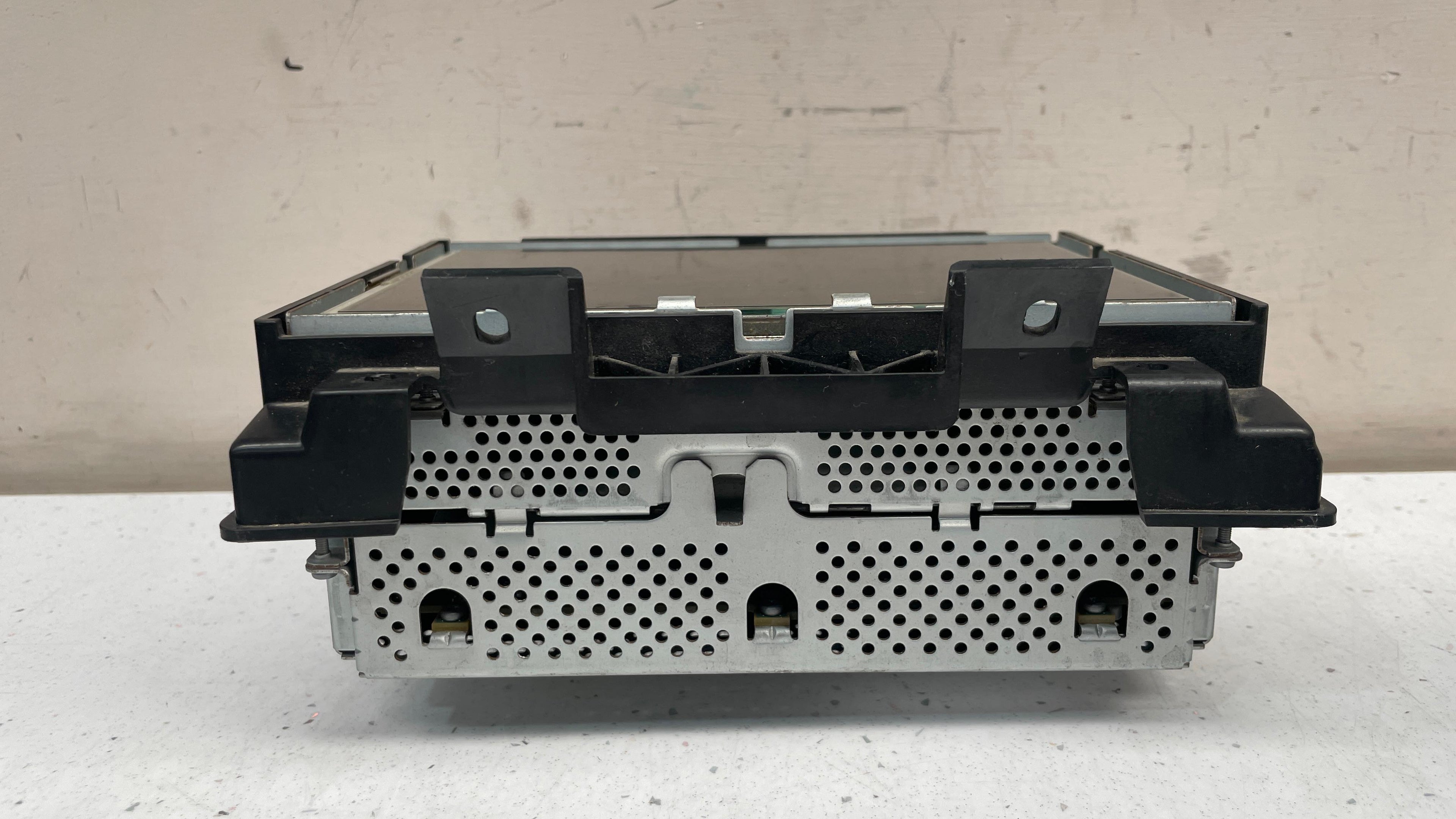 DH5210E889AE LAND ROVER NAVIGATION DISPLAY SCREEN