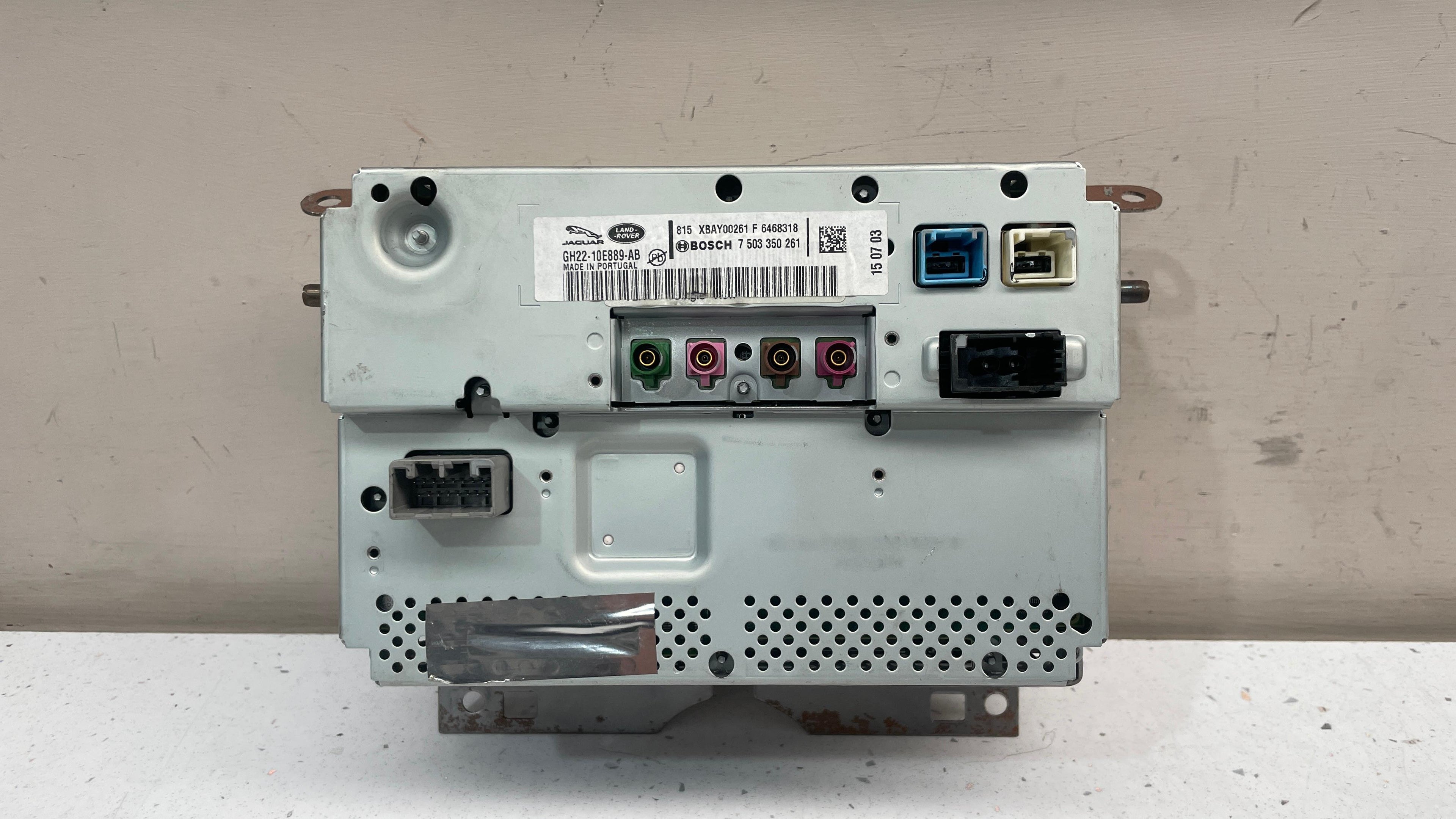 GH22-10E889-AB LAND ROVER NAVIGATION DISPLAY SCREEN