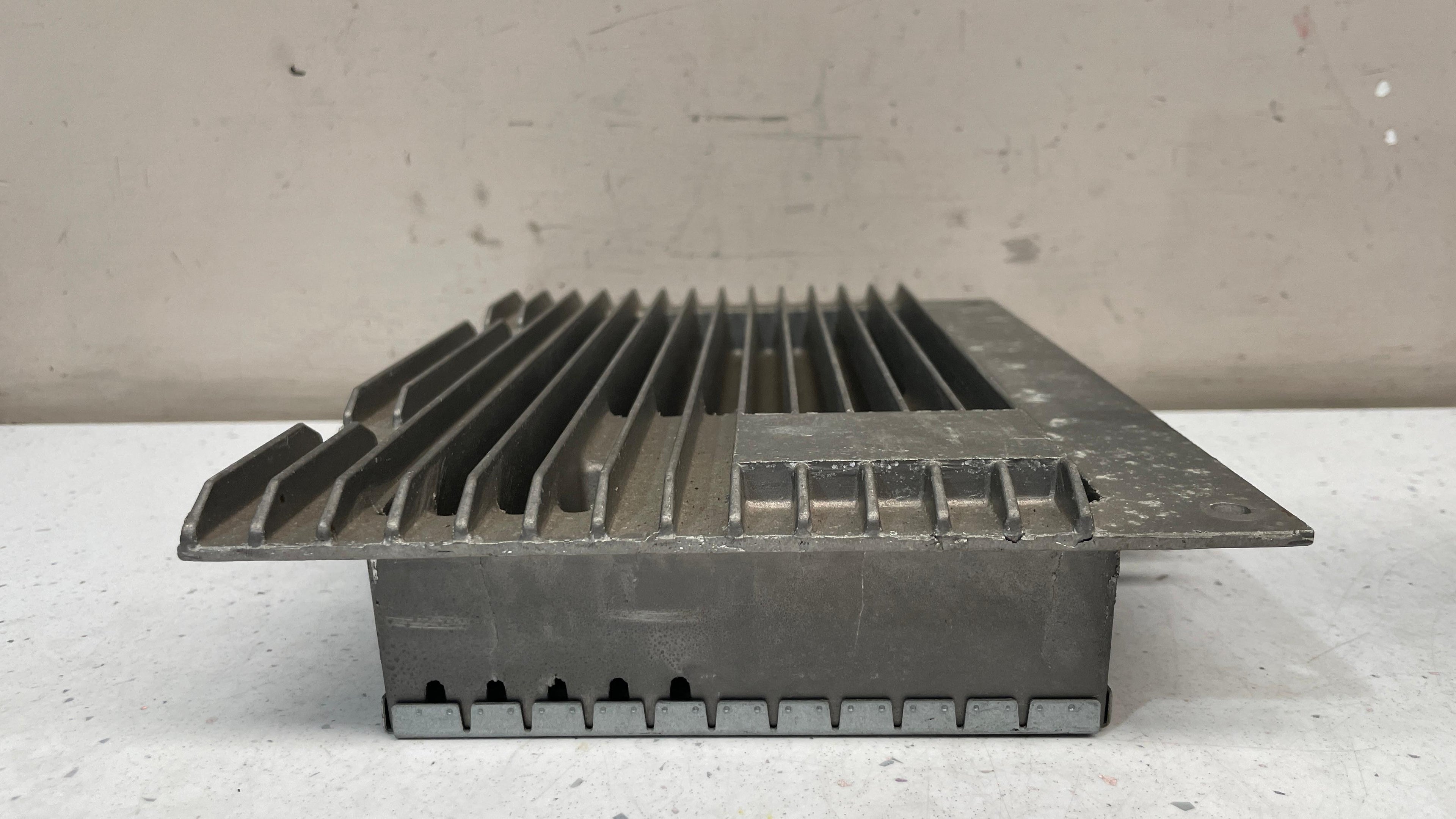 8H32-19C164-AA LAND ROVER HARMAN KARDON AMPLIFIER