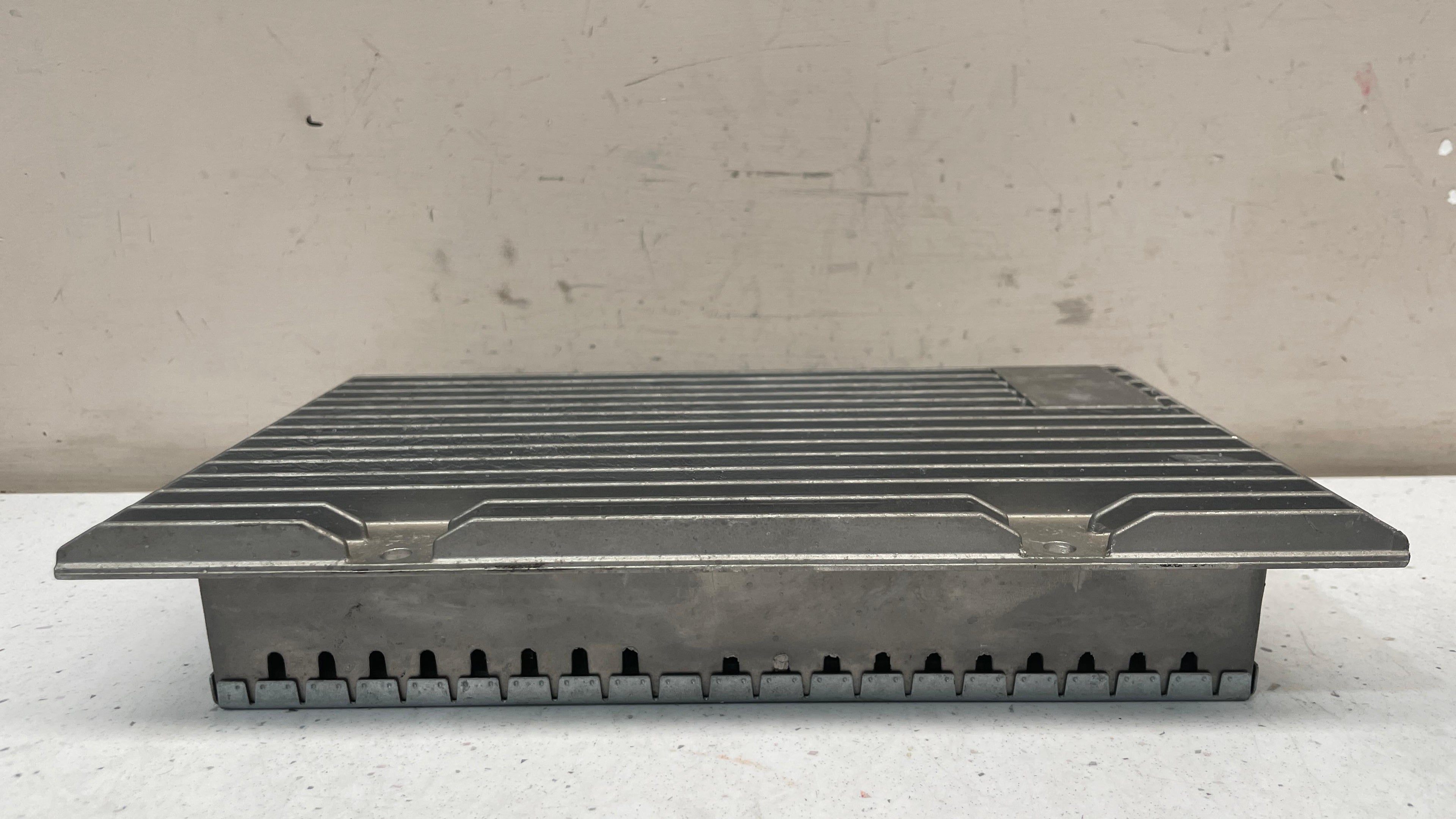 8H32-19C164-AA LAND ROVER HARMAN KARDON AMPLIFIER