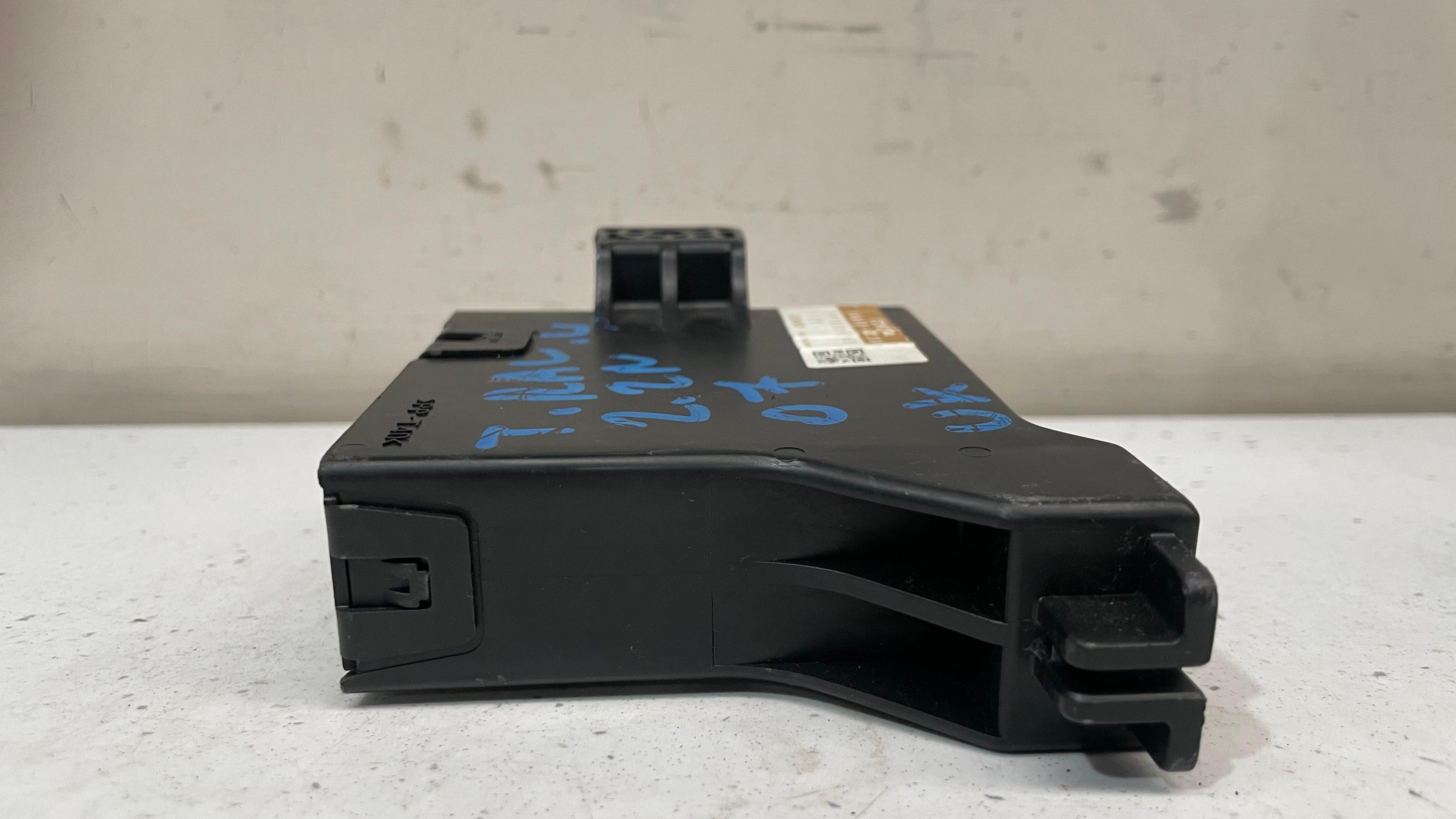 88650-42200 TOYOTA RAV4  CONTROL MODULE