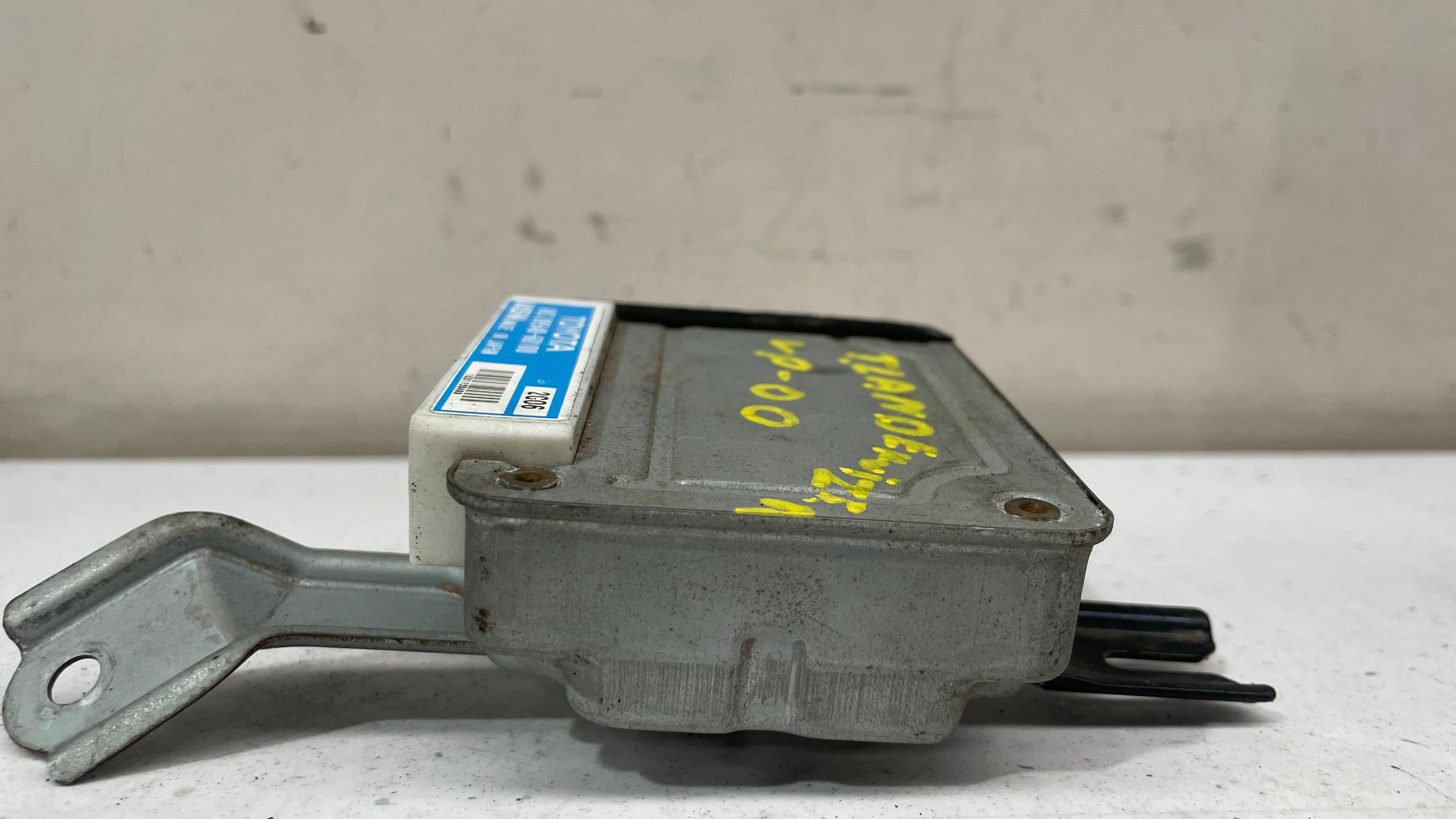 89540-60100 TOYOTA LAND CRUISER  ABS CONTROL ECU