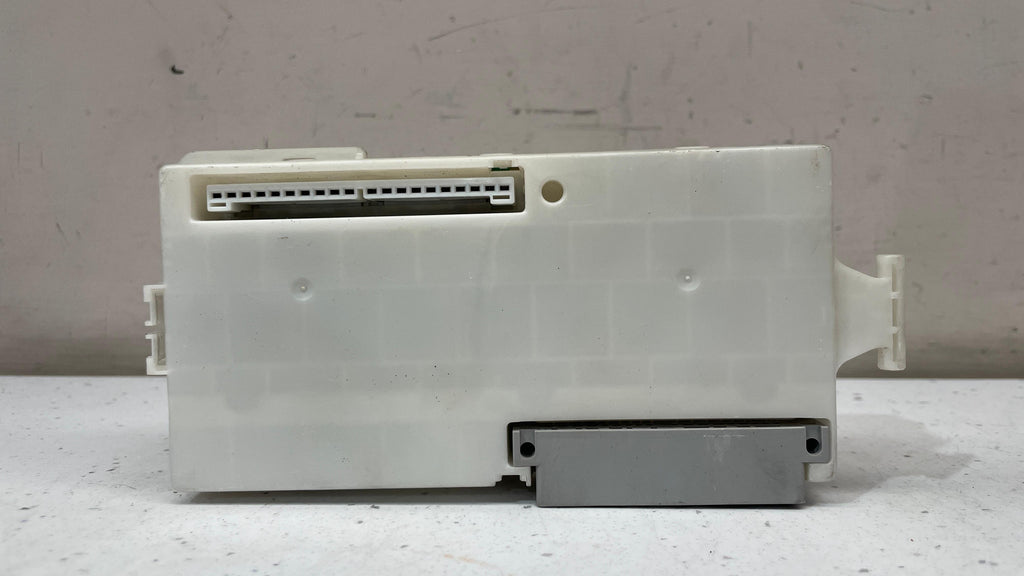 8637A105 MITSUBISHI CONTROL UNIT TIME AND ALARM / ETACS MODULE