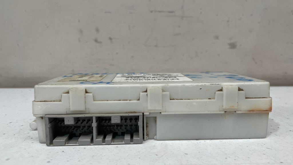 8637A105 MITSUBISHI CONTROL UNIT TIME AND ALARM / ETACS MODULE