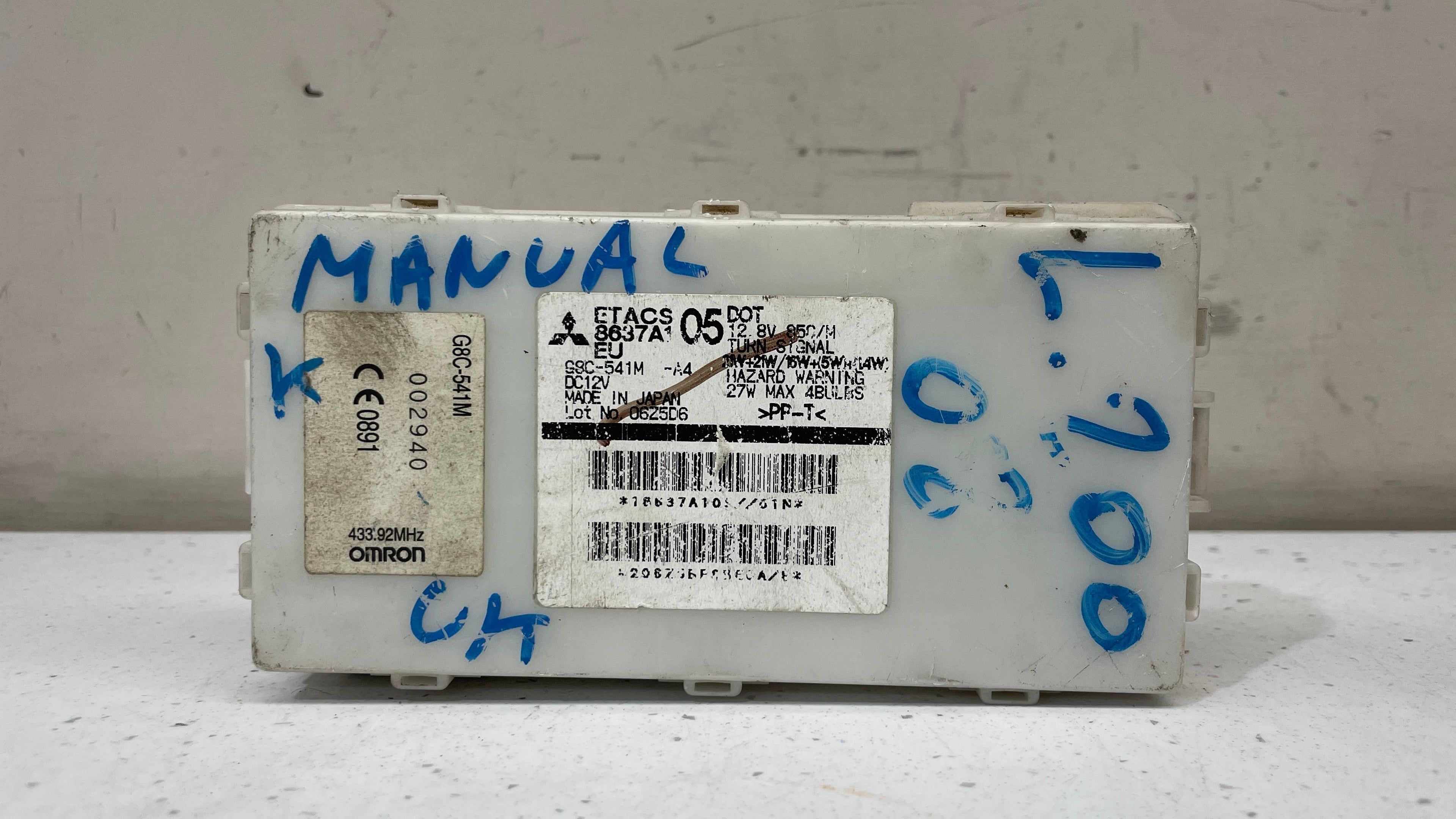 8637A105 MITSUBISHI CONTROL UNIT TIME AND ALARM / ETACS MODULE