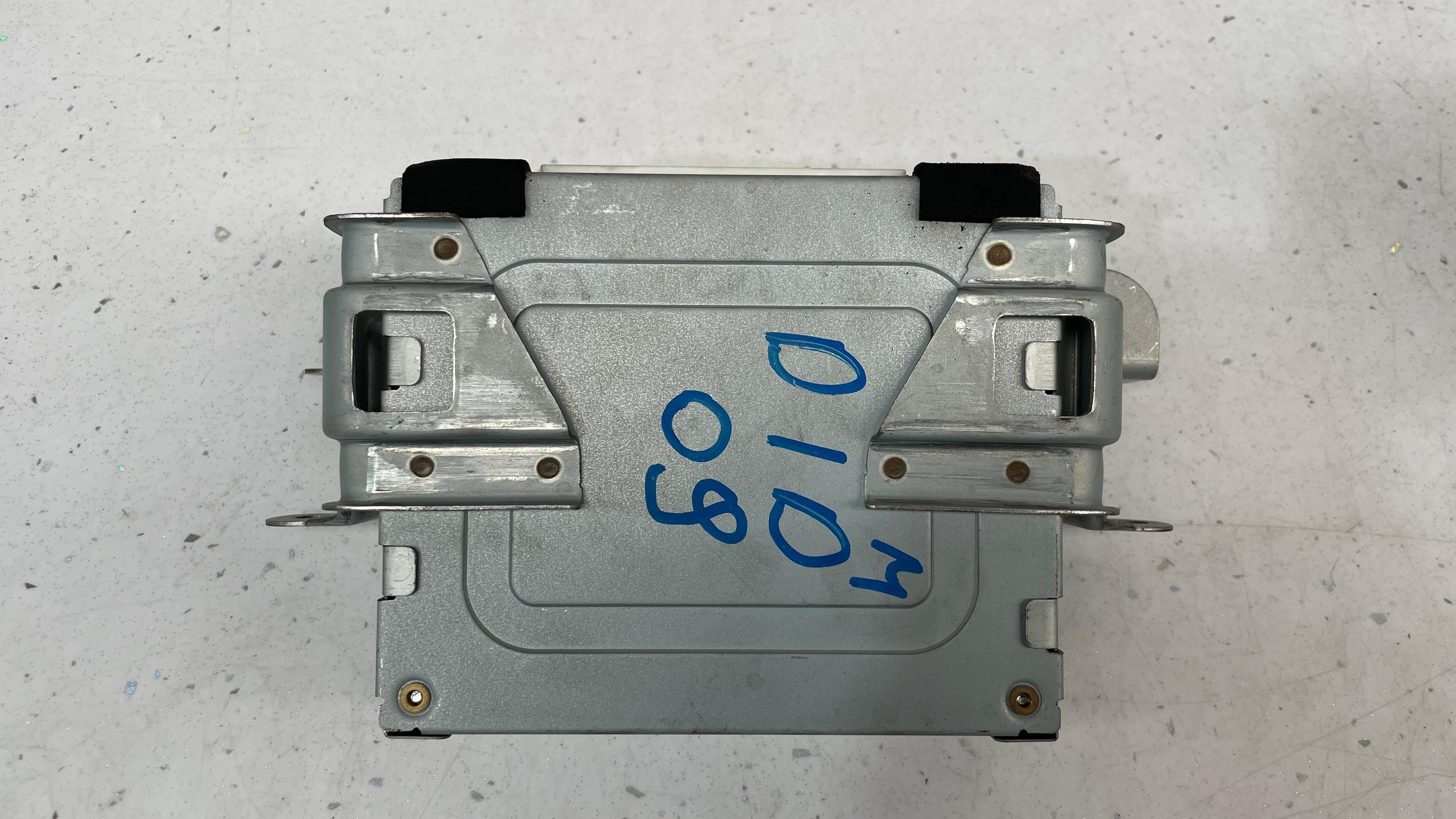 8633A017 MITSUBISHI ENGINE CONTROL UNIT
