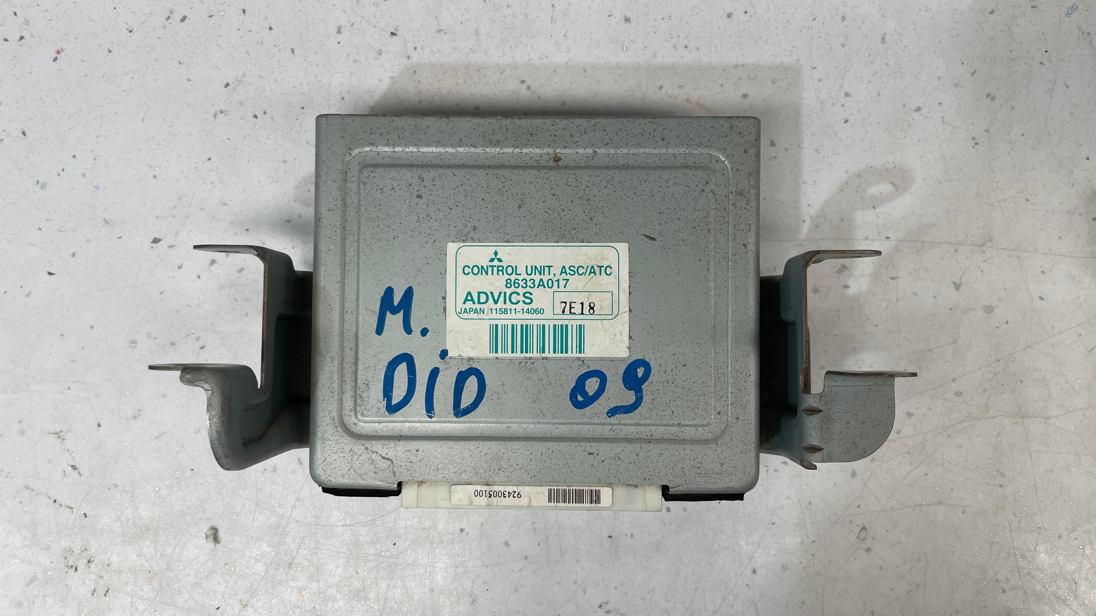 8633A017 MITSUBISHI ENGINE CONTROL UNIT