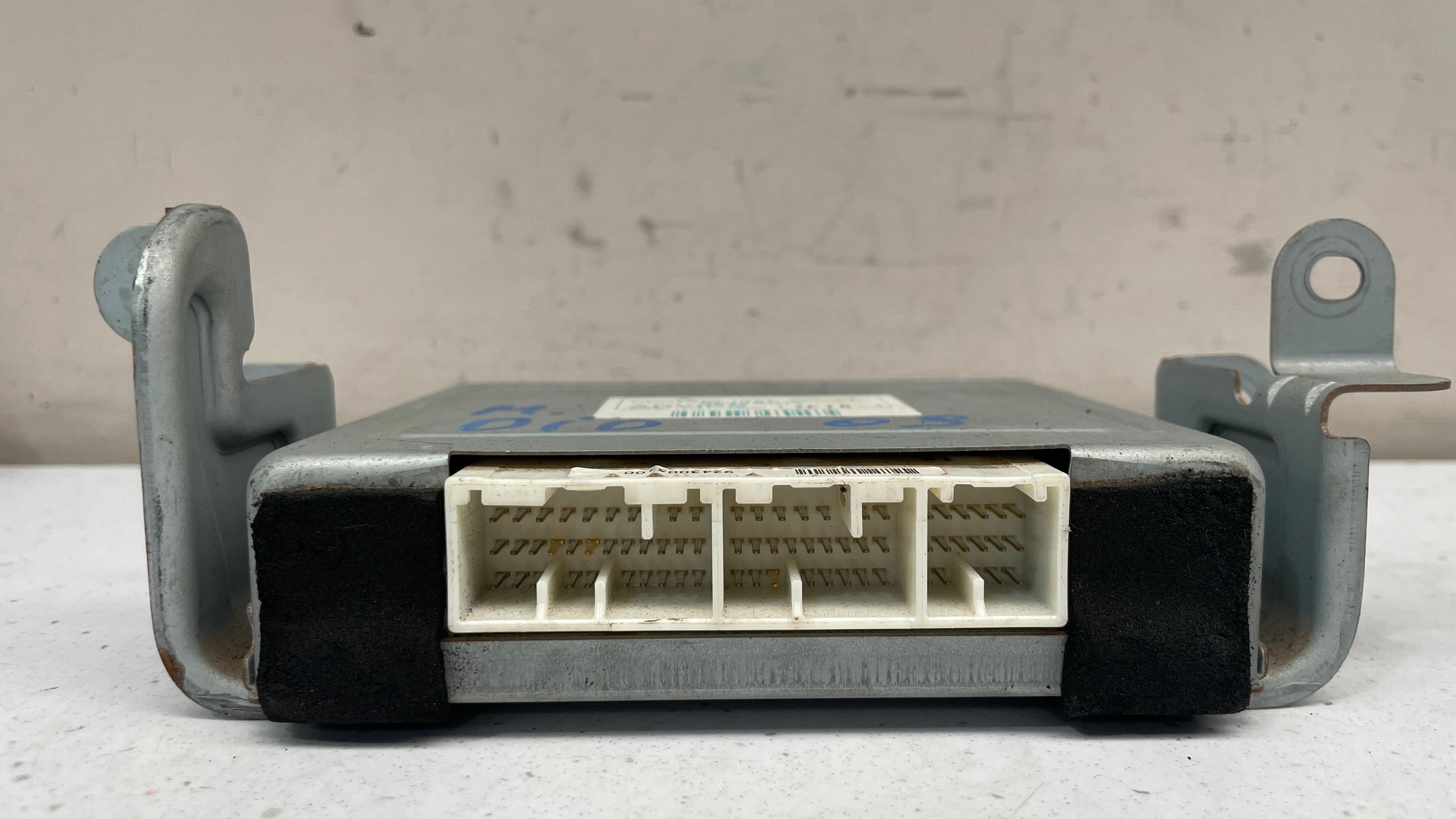 8633A017 MITSUBISHI ENGINE CONTROL UNIT