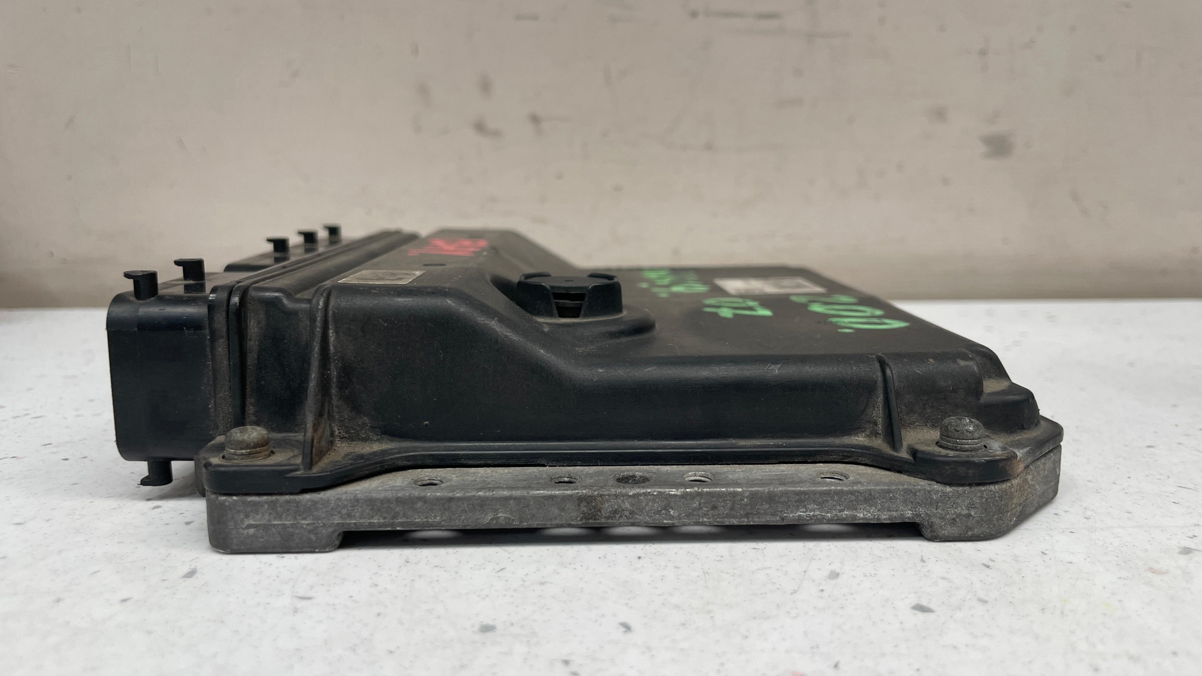 89661-42F21 TOYOTA ENGINE CONTROL UNIT ECU