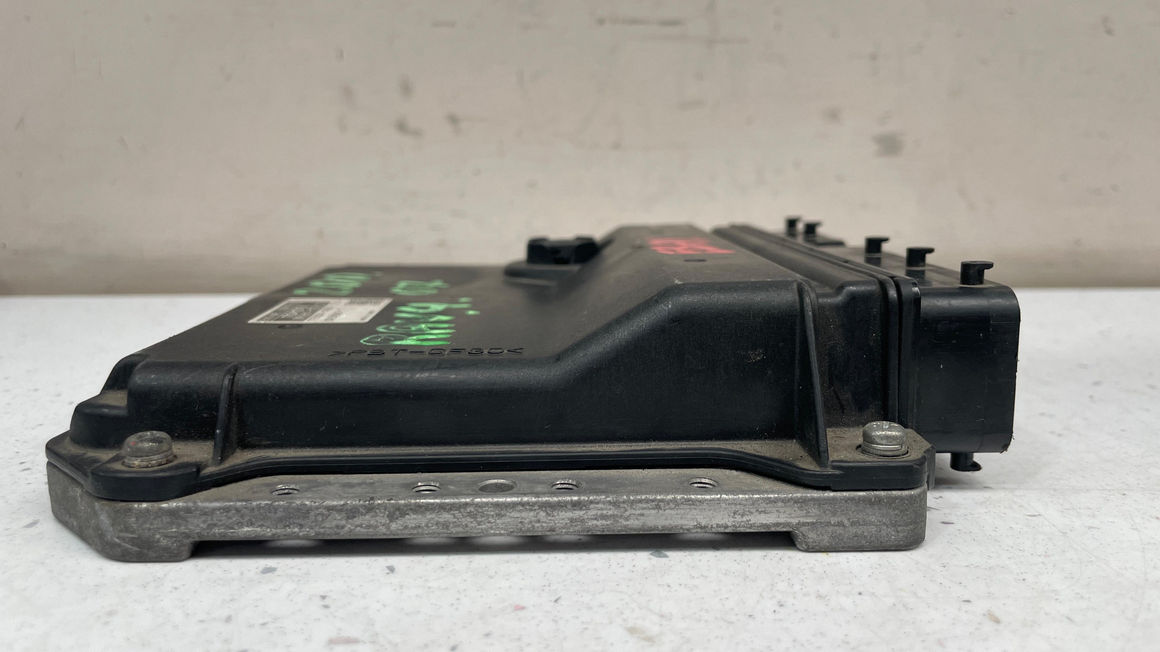 89661-42F21 TOYOTA ENGINE CONTROL UNIT ECU