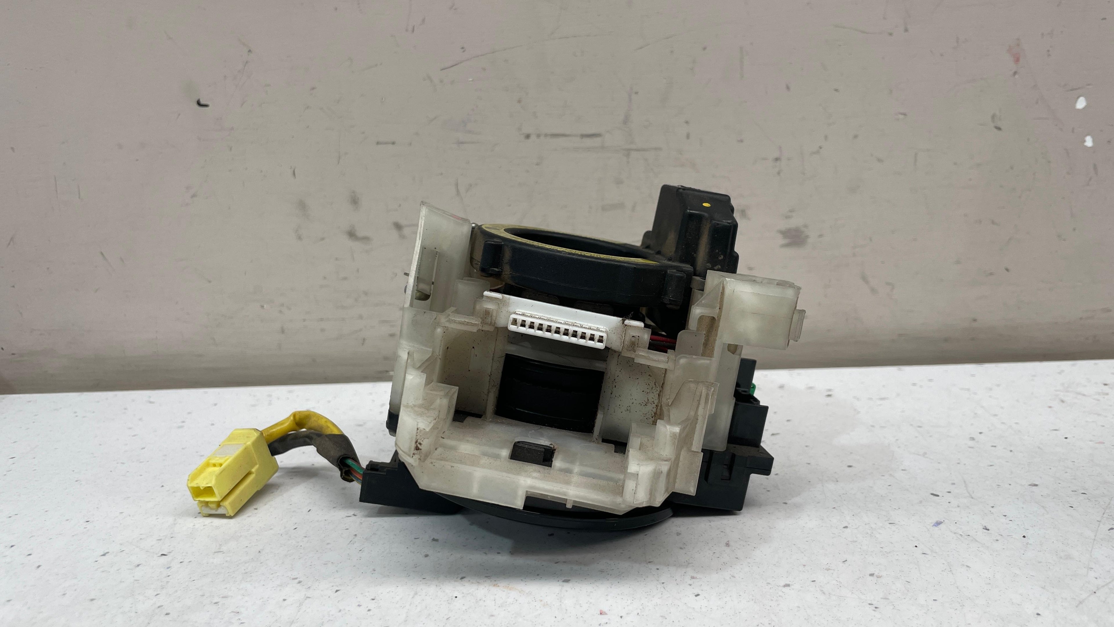 8651A006 MITSUBSHI STEERING ANGLE  ANGULAR VELOCITY SENSOR