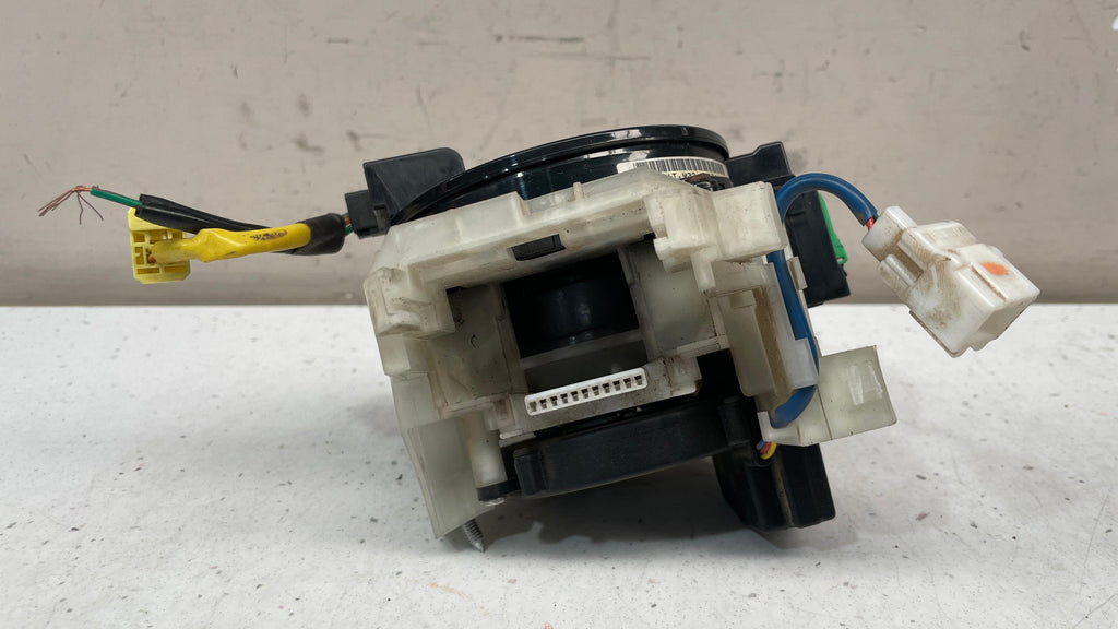 8651A006 MITSUBSHI STEERING ANGLE  ANGULAR VELOCITY SENSOR