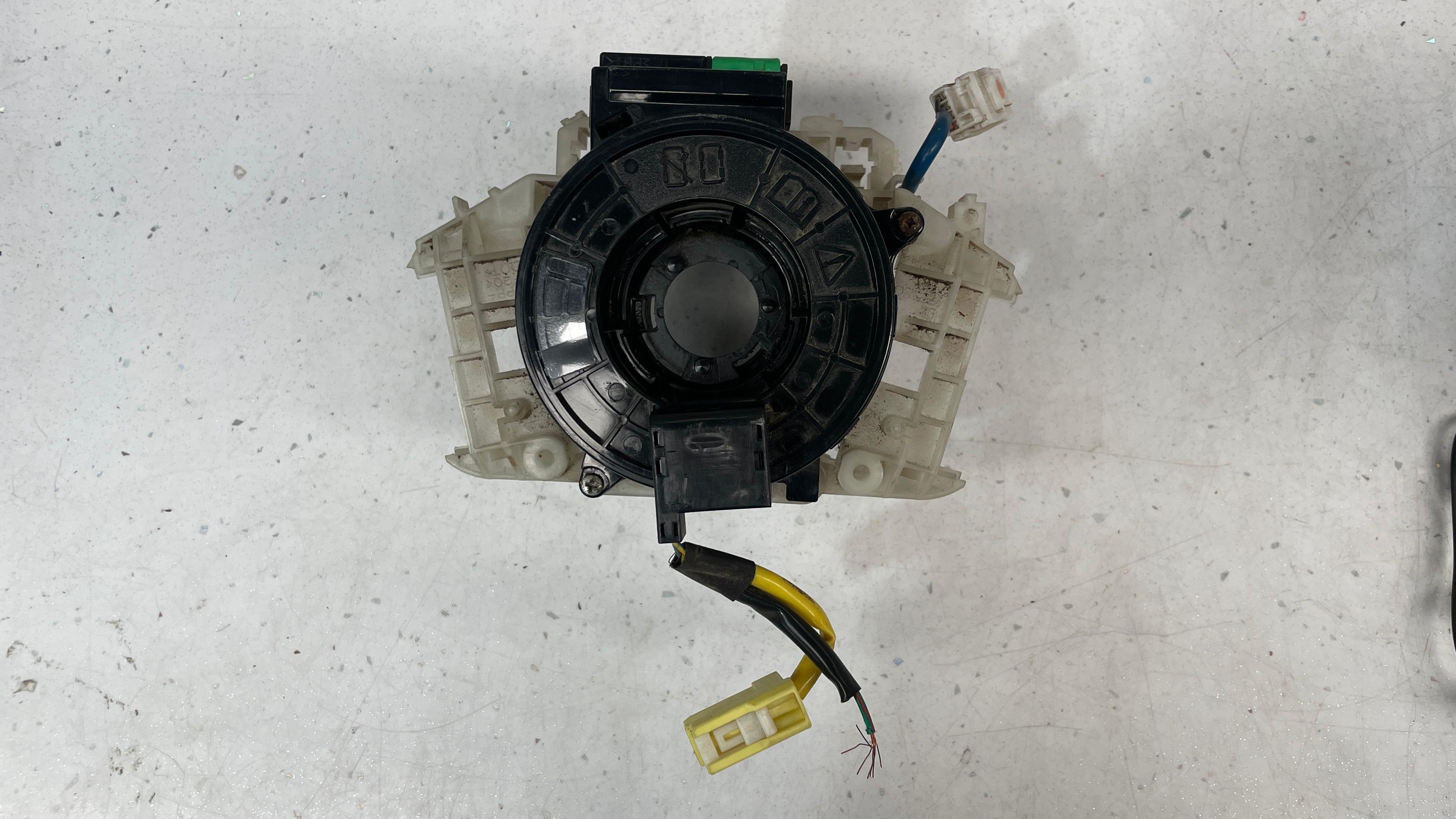 8651A006 MITSUBSHI STEERING ANGLE  ANGULAR VELOCITY SENSOR