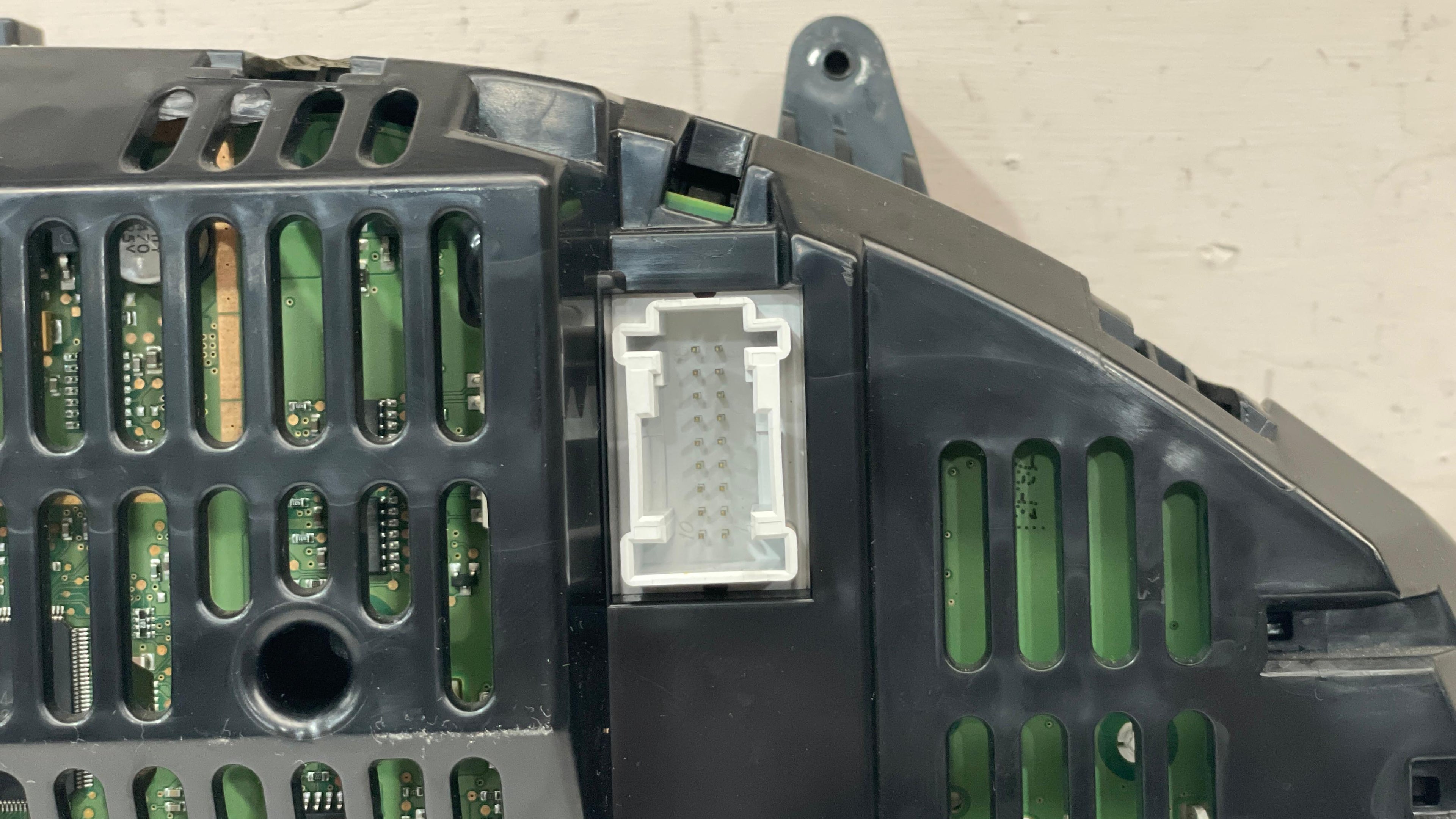 A2049004408 MERCEDES W204 INSTRUMENT CLUSTER PANEL
