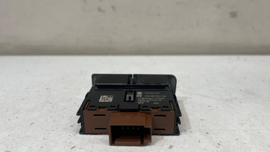 7C0927211 VOLKSWAGEN DASHBOARD SWITCH BLANKING COVER