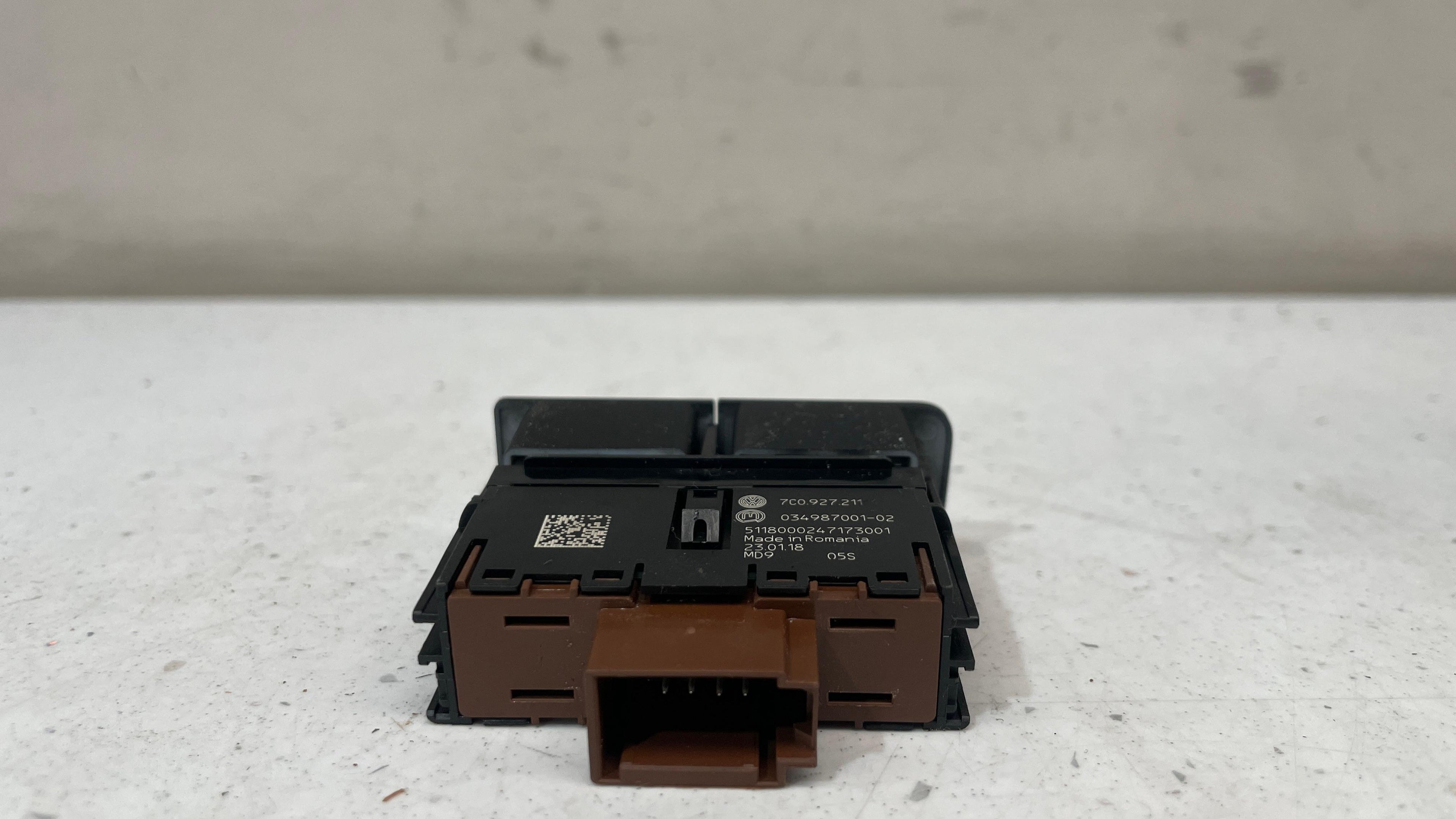 7C0927211 VOLKSWAGEN DASHBOARD SWITCH BLANKING COVER