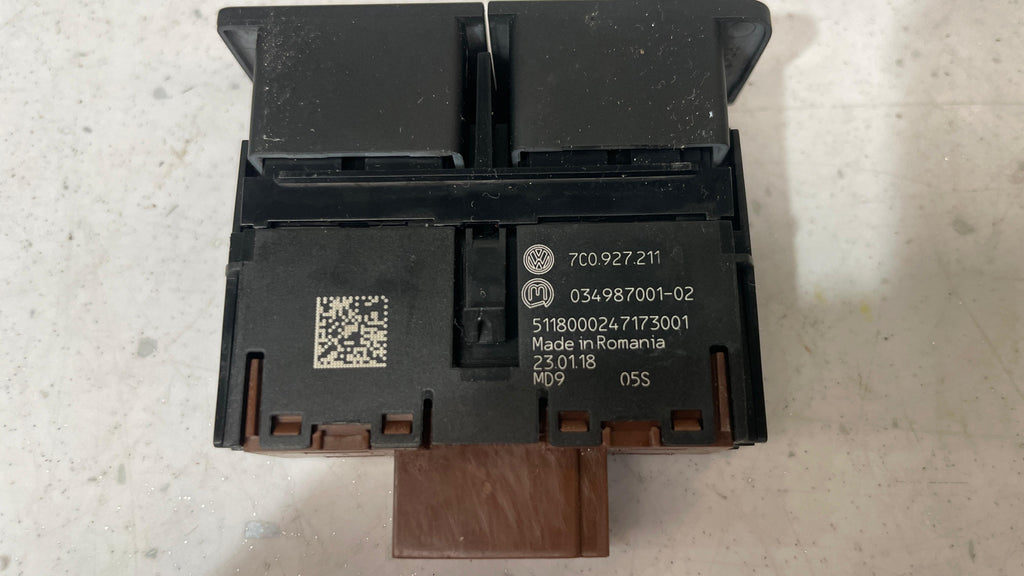 7C0927211 VOLKSWAGEN DASHBOARD SWITCH BLANKING COVER