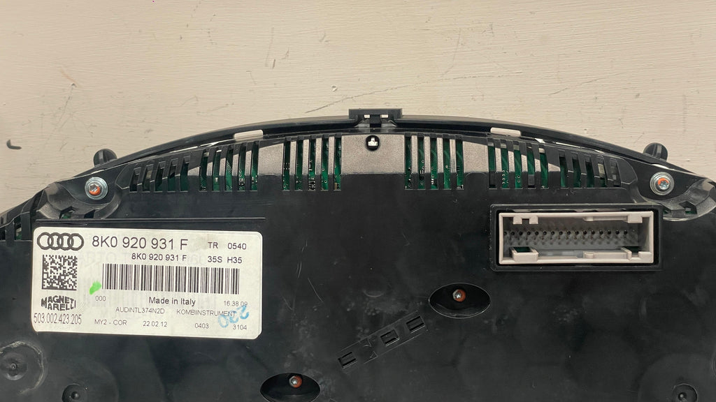 8K0920931F AUDI A4 INSTRUMENT PANEL SPEEDOMETER CLUSTER