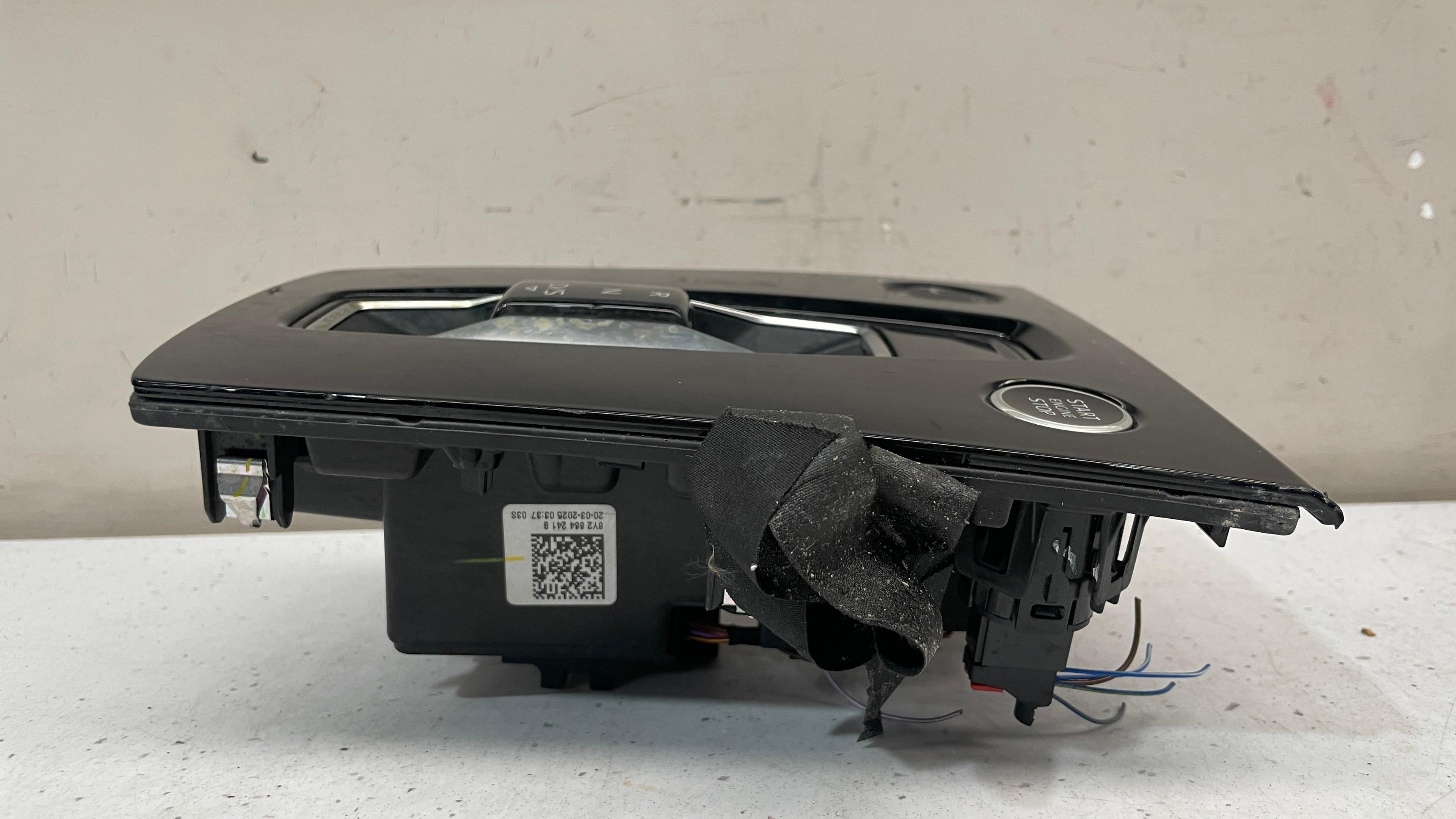 8Y2864241B AUDI A3 GEAR SHIFTER SELECTOR SWITCH
