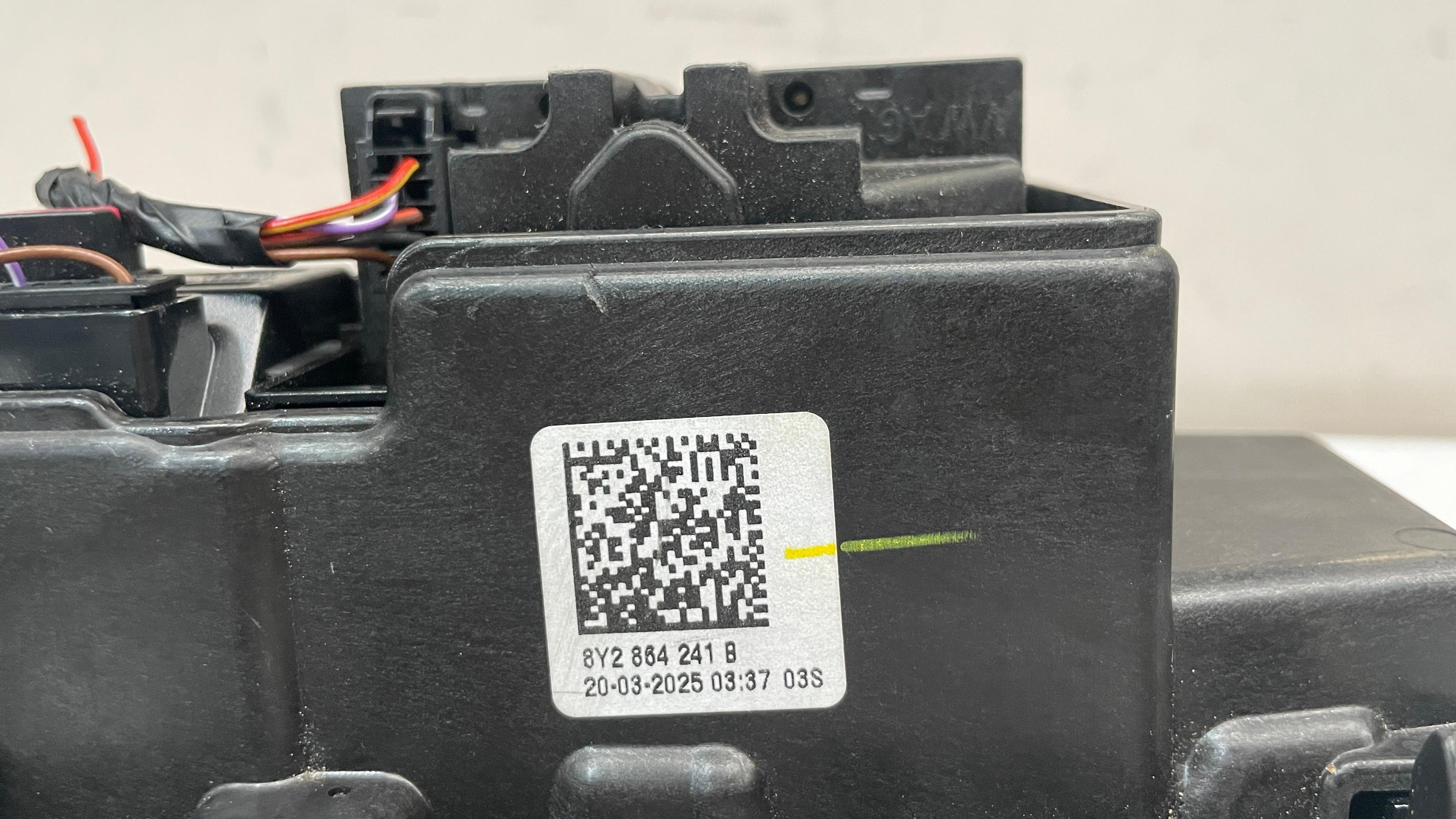 8Y2864241B AUDI A3 GEAR SHIFTER SELECTOR SWITCH