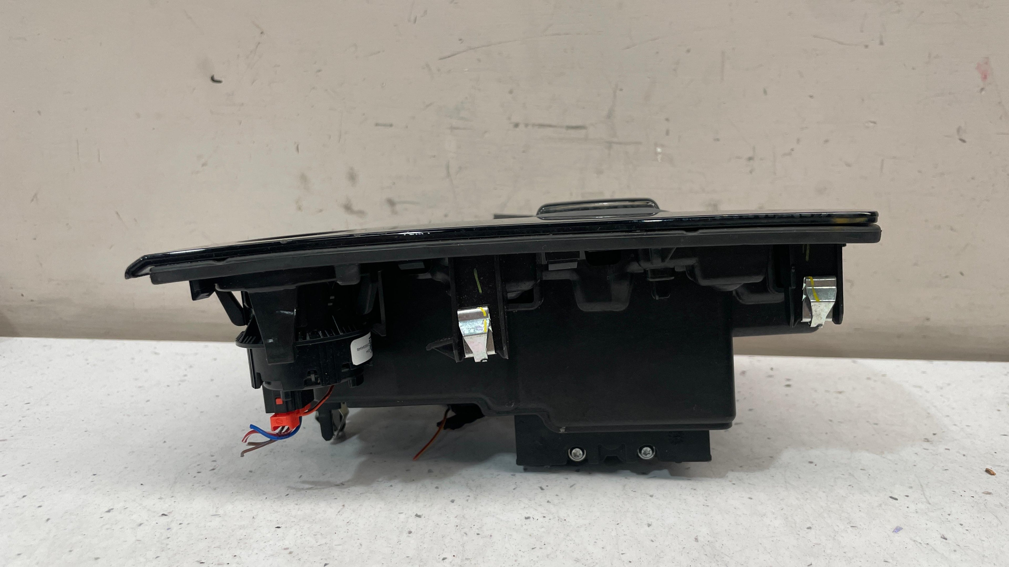 8Y2864241B AUDI A3 GEAR SHIFTER SELECTOR SWITCH