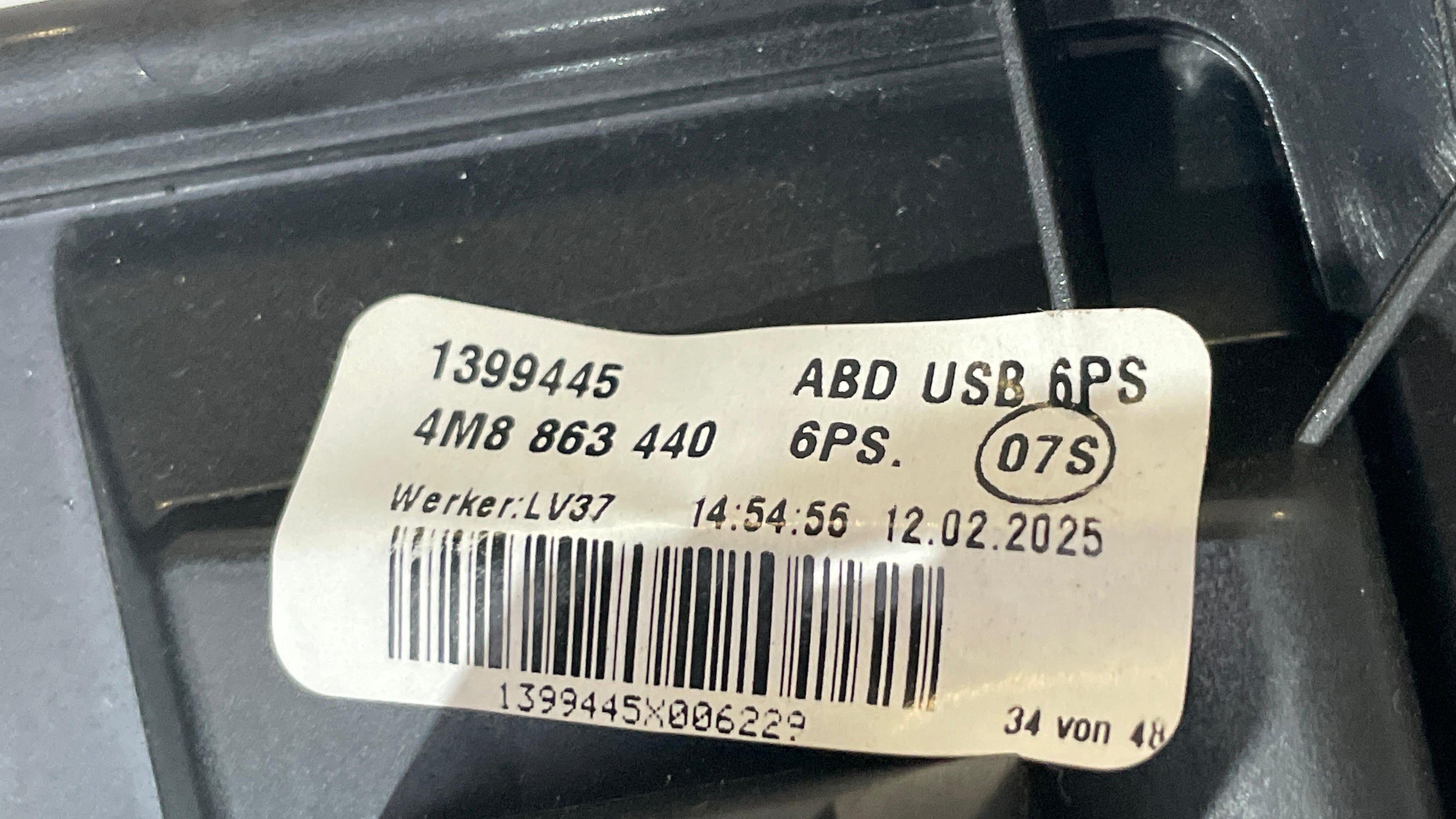 4M8863440 AUDI Q8 REAR CENTER CONSOLE POWER