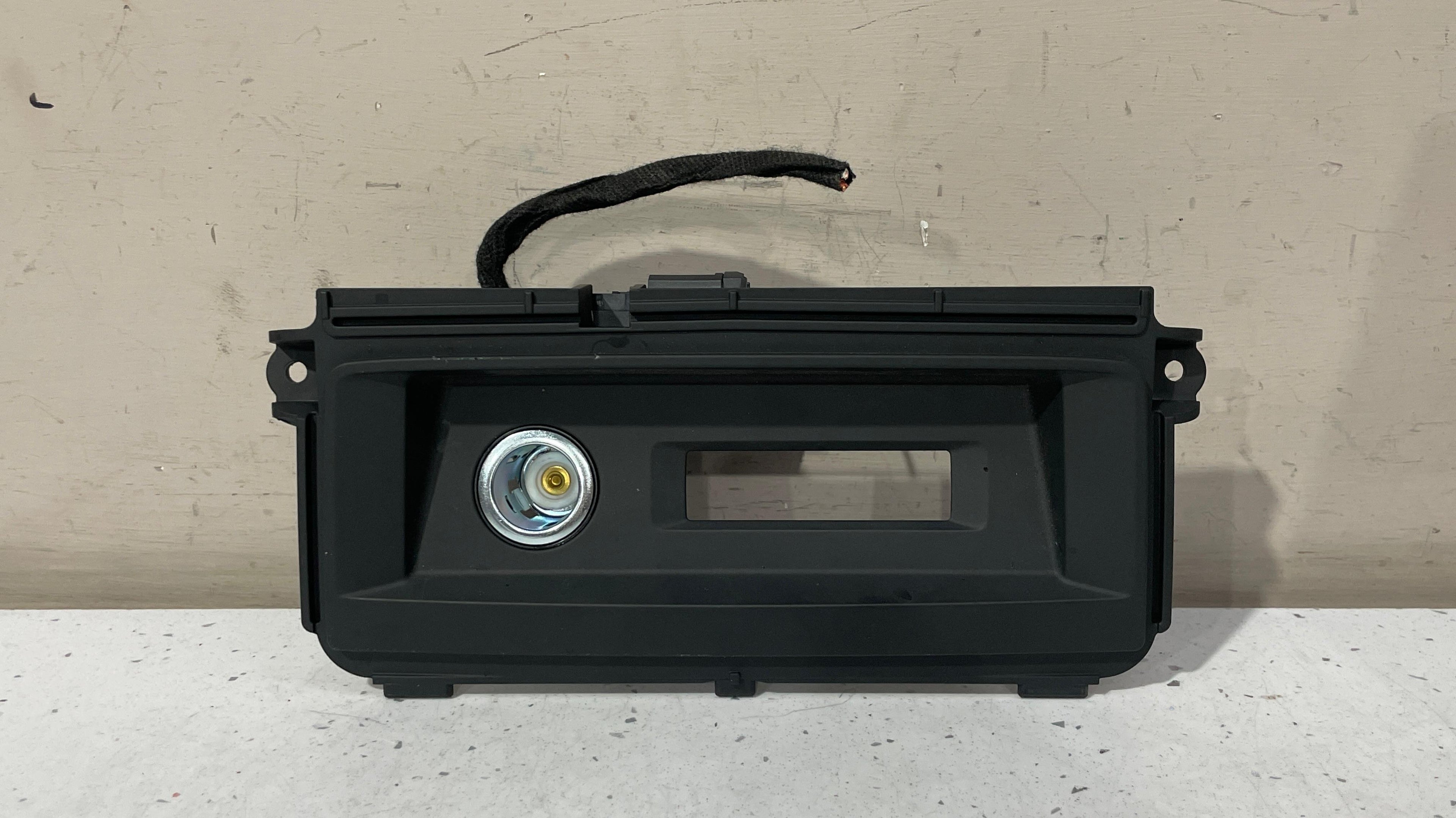 4M8863440 AUDI Q8 REAR CENTER CONSOLE POWER