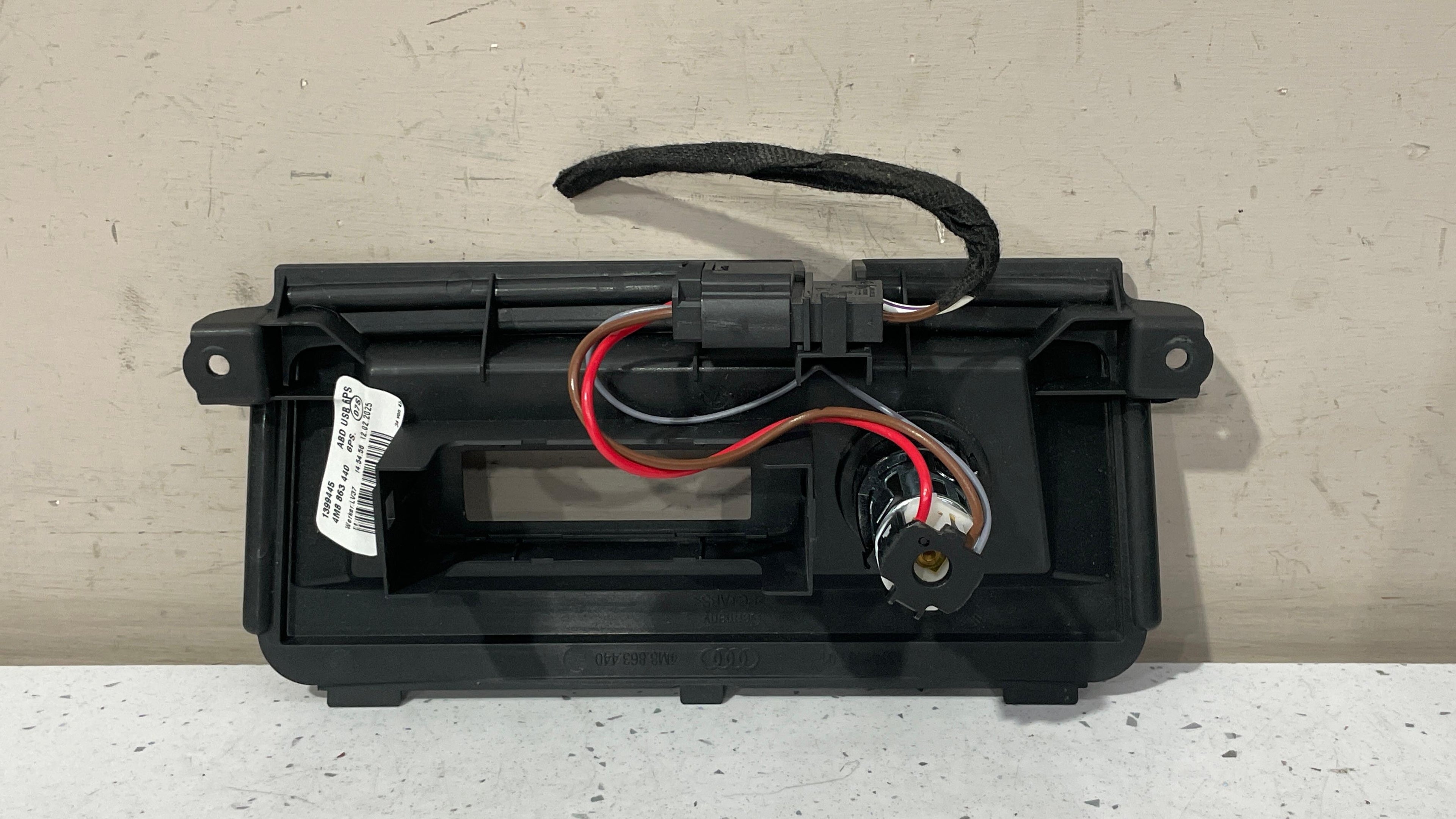 4M8863440 AUDI Q8 REAR CENTER CONSOLE POWER