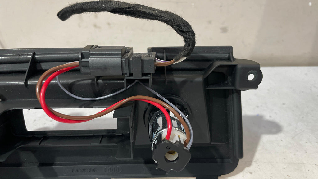 4M8863440 AUDI Q8 REAR CENTER CONSOLE POWER