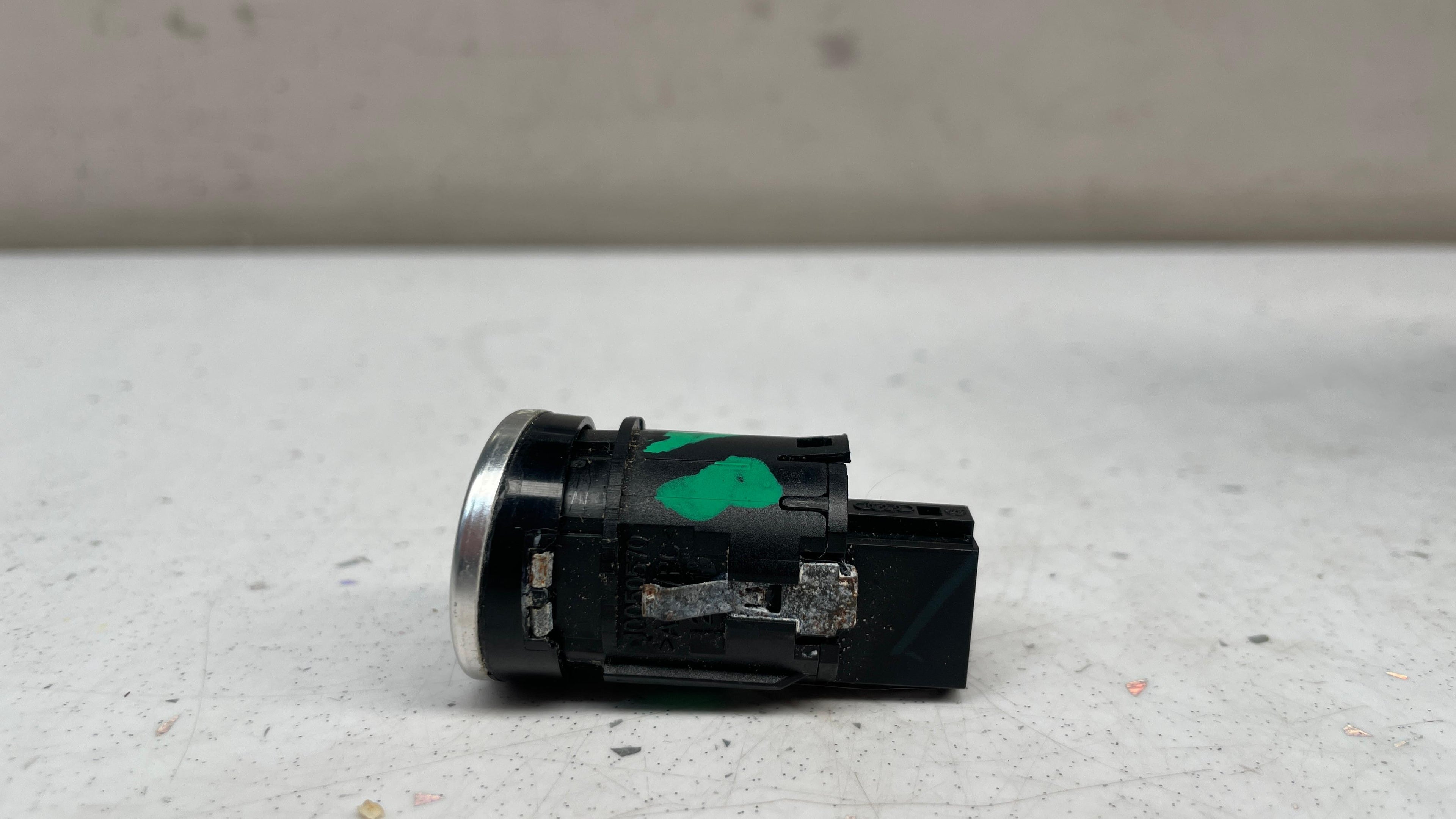 4H1905217A AUDI A8 IGNITION START STOP BUTTON