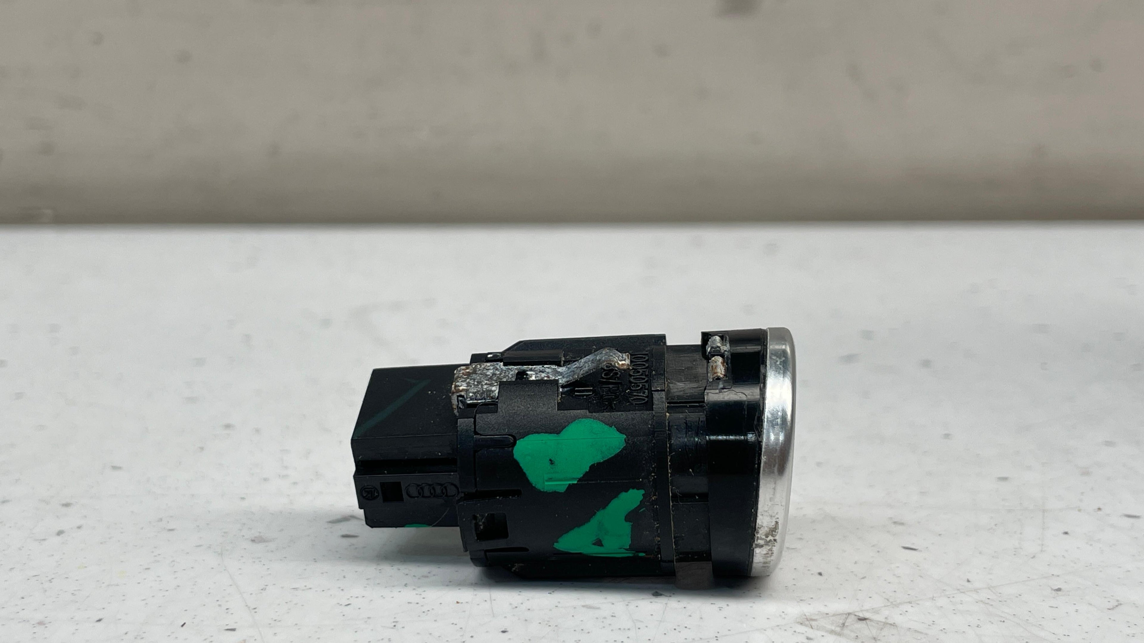 4H1905217A AUDI A8 IGNITION START STOP BUTTON
