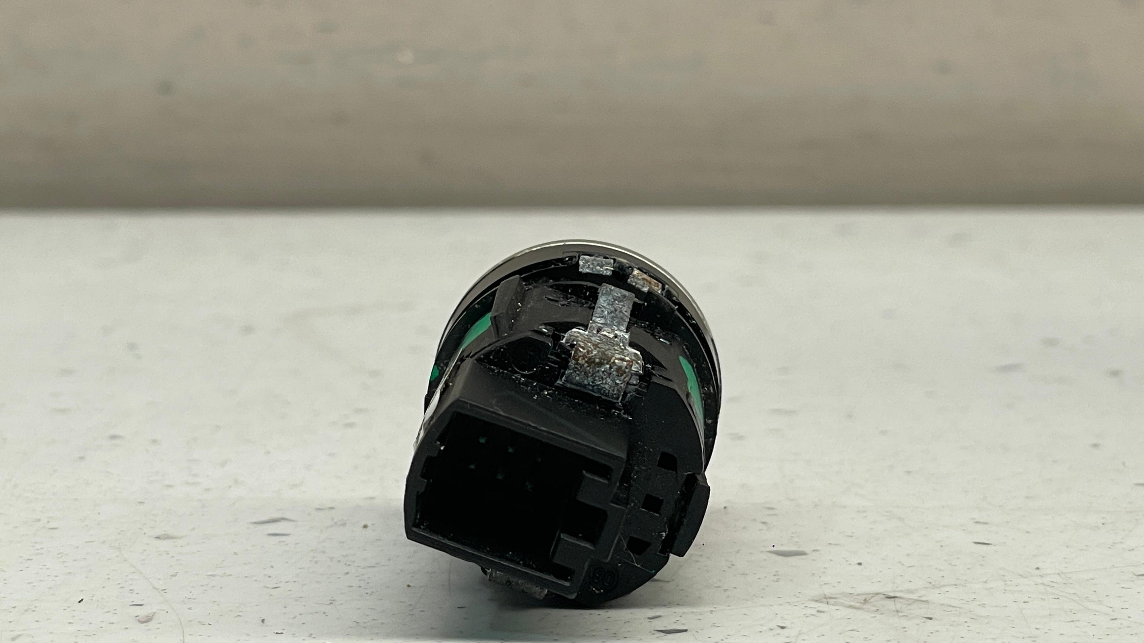 4H1905217A AUDI A8 IGNITION START STOP BUTTON