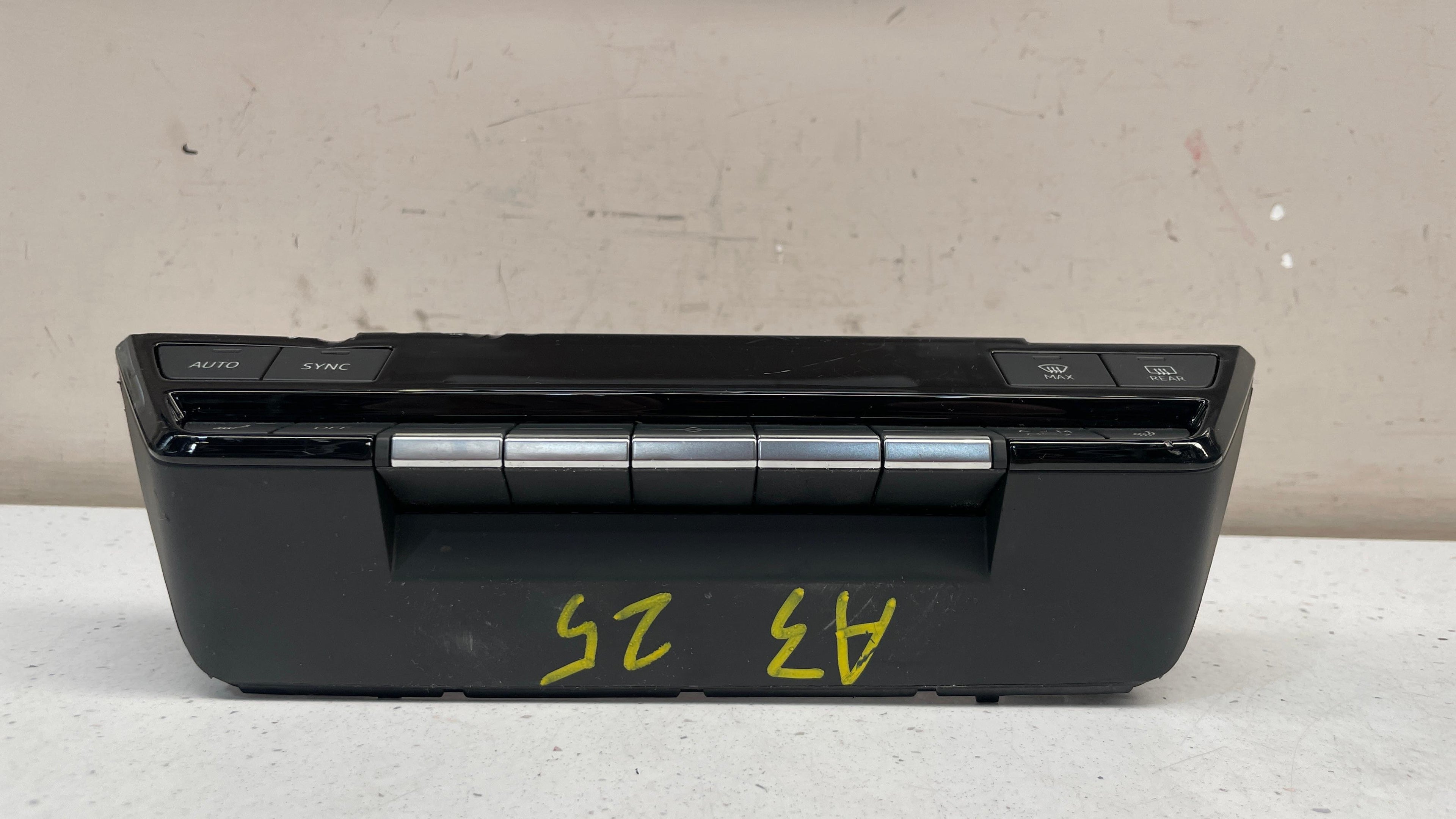 89A820043F AUDI A3 CLIMATE CONTROL PANEL SWITCH