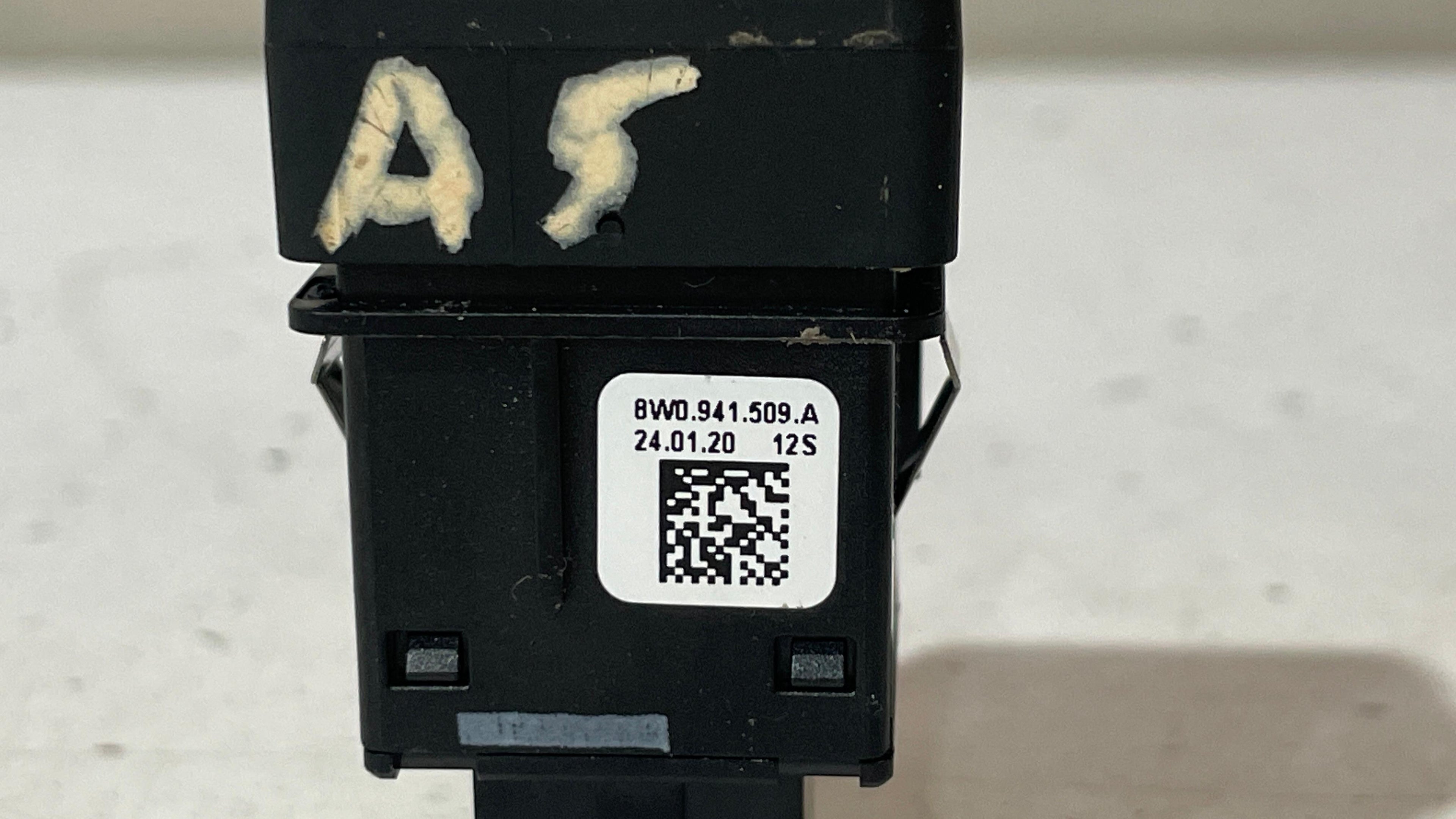 8WD941509A AUDI A5 WARNING SWITCH EMERGENCY