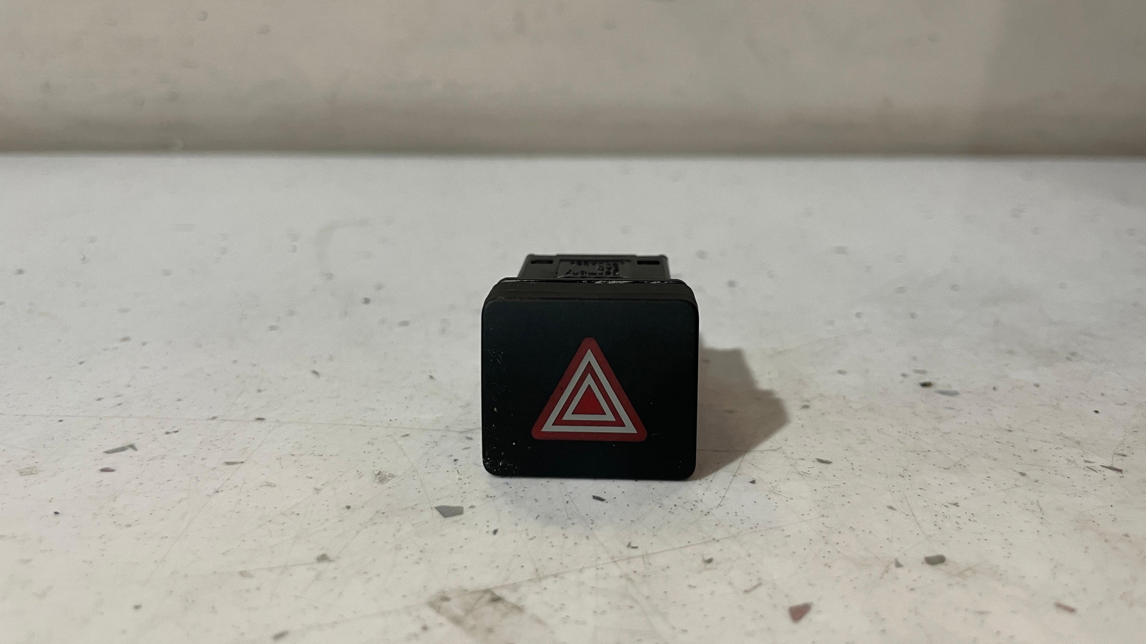 8WD941509A AUDI A5 WARNING SWITCH EMERGENCY