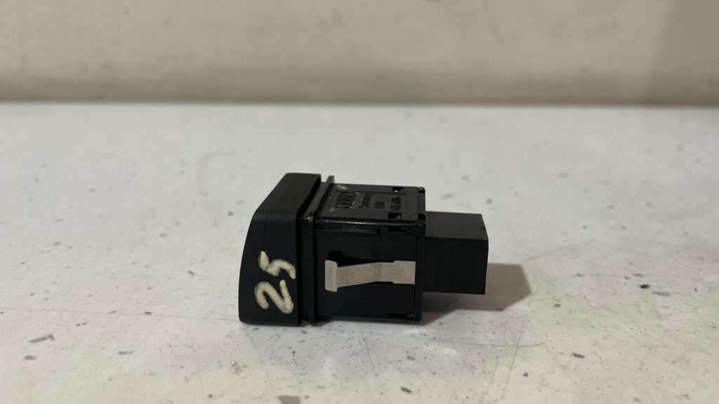 8WD941509A AUDI A5 WARNING SWITCH EMERGENCY