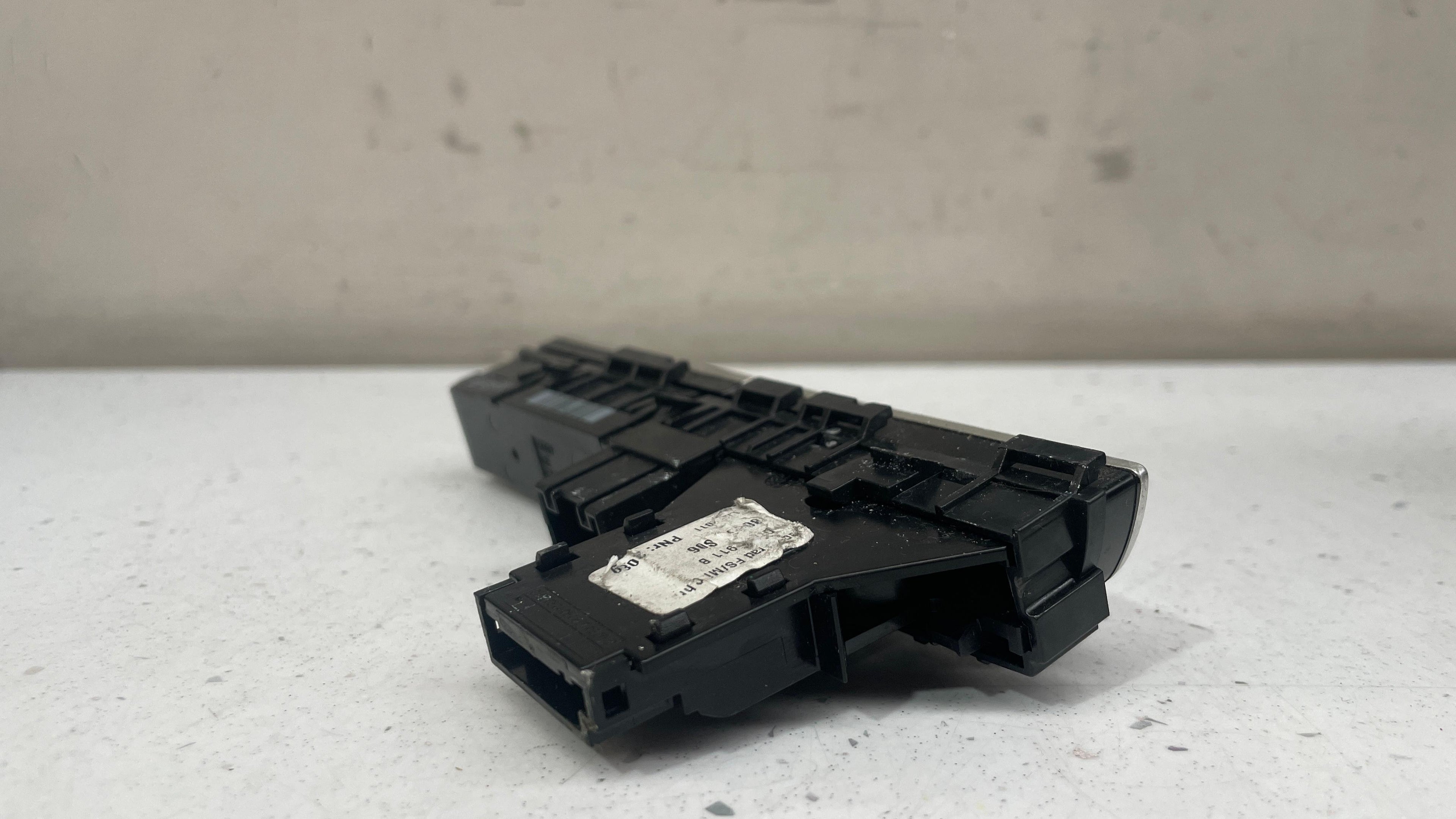 4H1959673Q AUDI A8 LEFT DASH MULTI SWITCH
