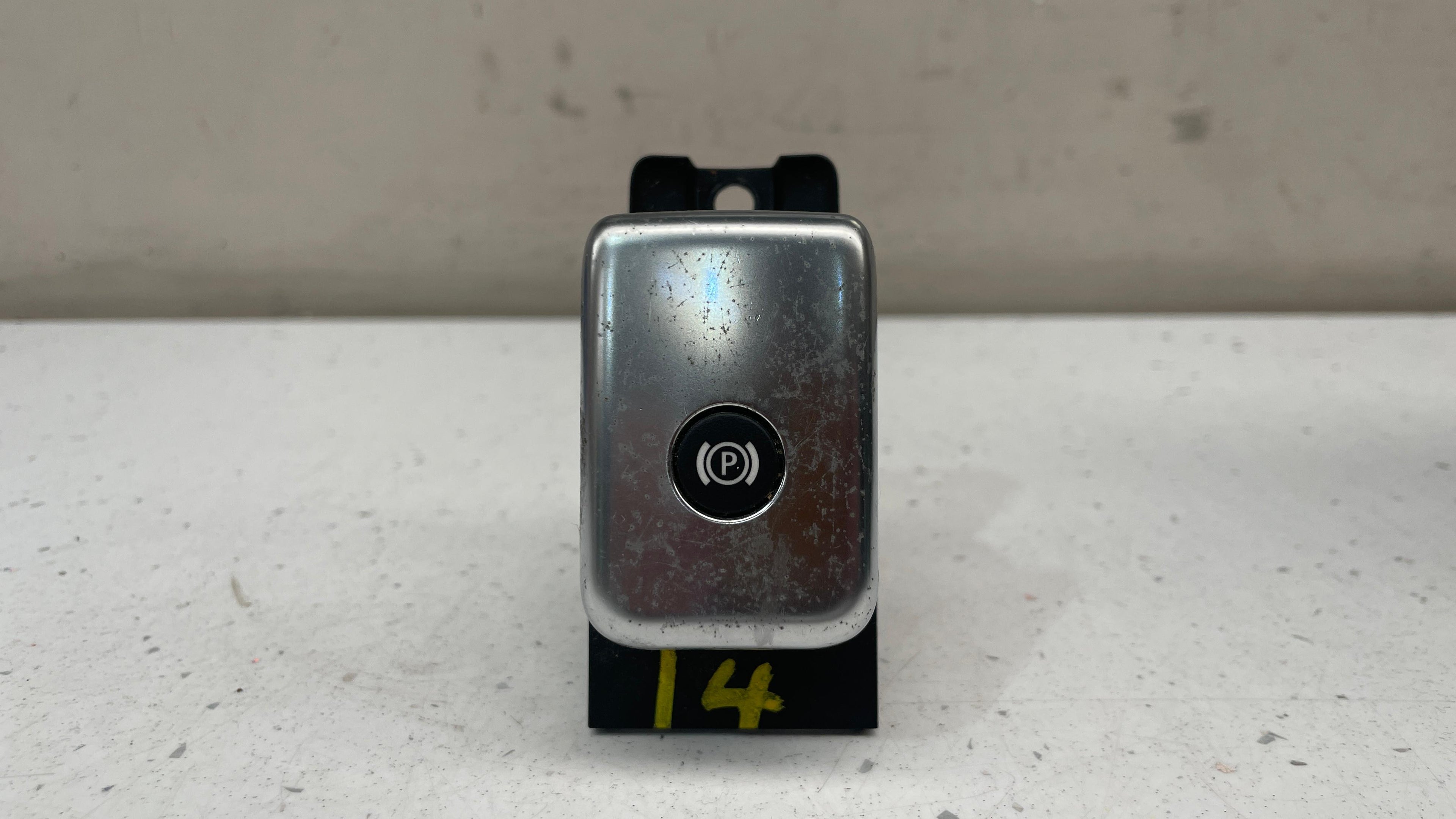 AH22-15K850-AD LAND ROVER DISCOVERY 4 PARKING BRAKE SWITCH